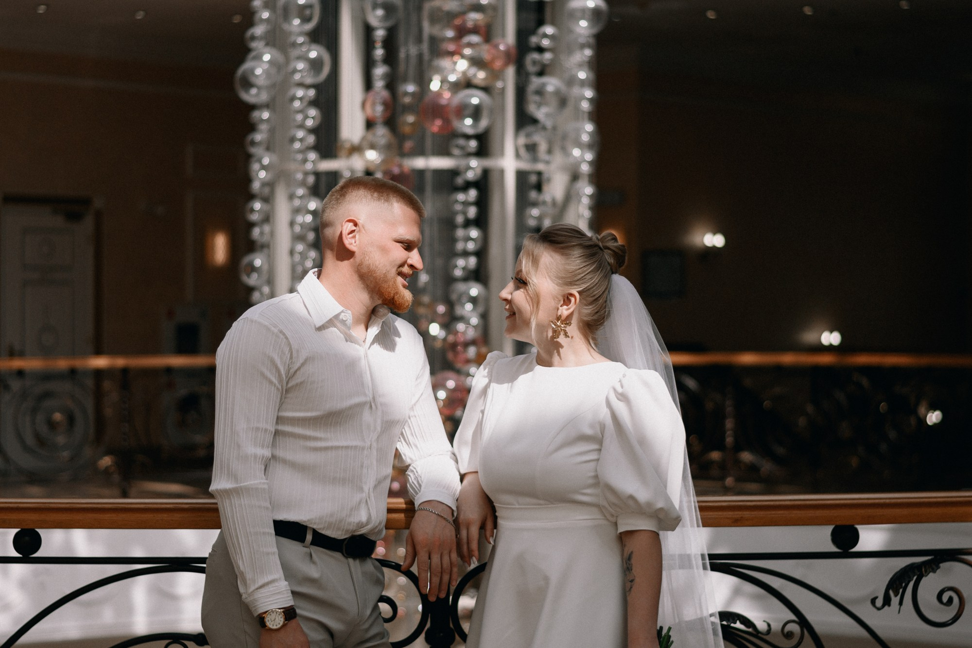 Свадебный фотограф в Тюмени — Фотосессия Павла и Марии на Набережной. Портретный фотограф Тюмень Дарья Мустафина