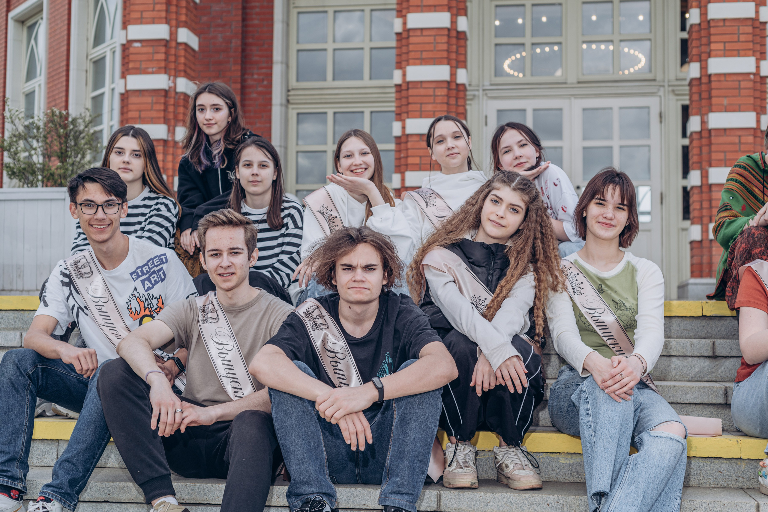 Выпускной альбом с душой — фотосессия, ретушь и дизайн в Москве. MILATE — выпускные альбомы, фотосессии и видео в Москве