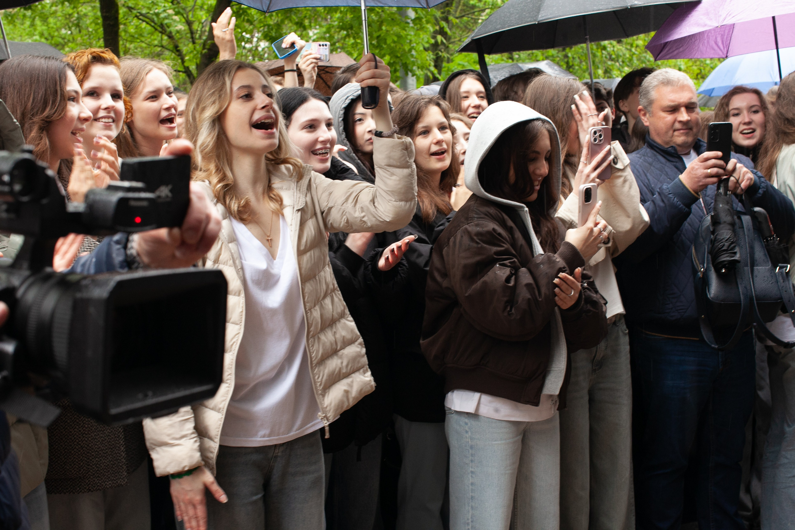 Последний звонок 2025 в Школе 1558 им. Росалии де Кастро. Выпускные альбомы Москва СВАО