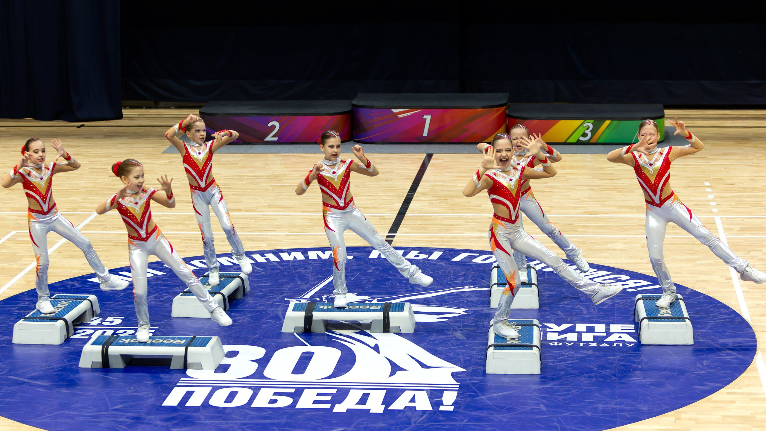 детская команда фитнес аэробика синхронное выступление соревнования