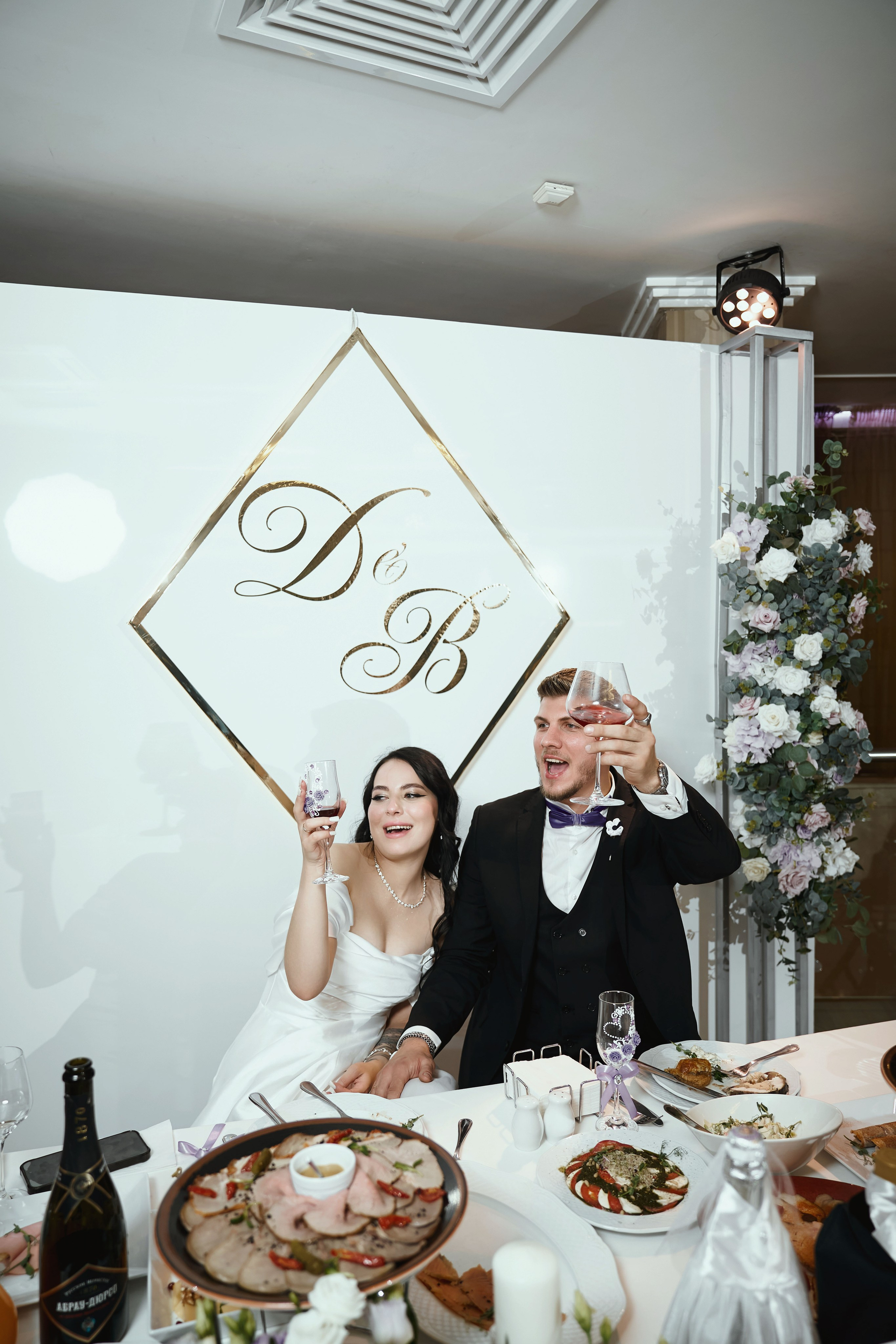 Свадебная фотосессия Дмитрия и Виты на Поклонной горе в парке Победы Москвы