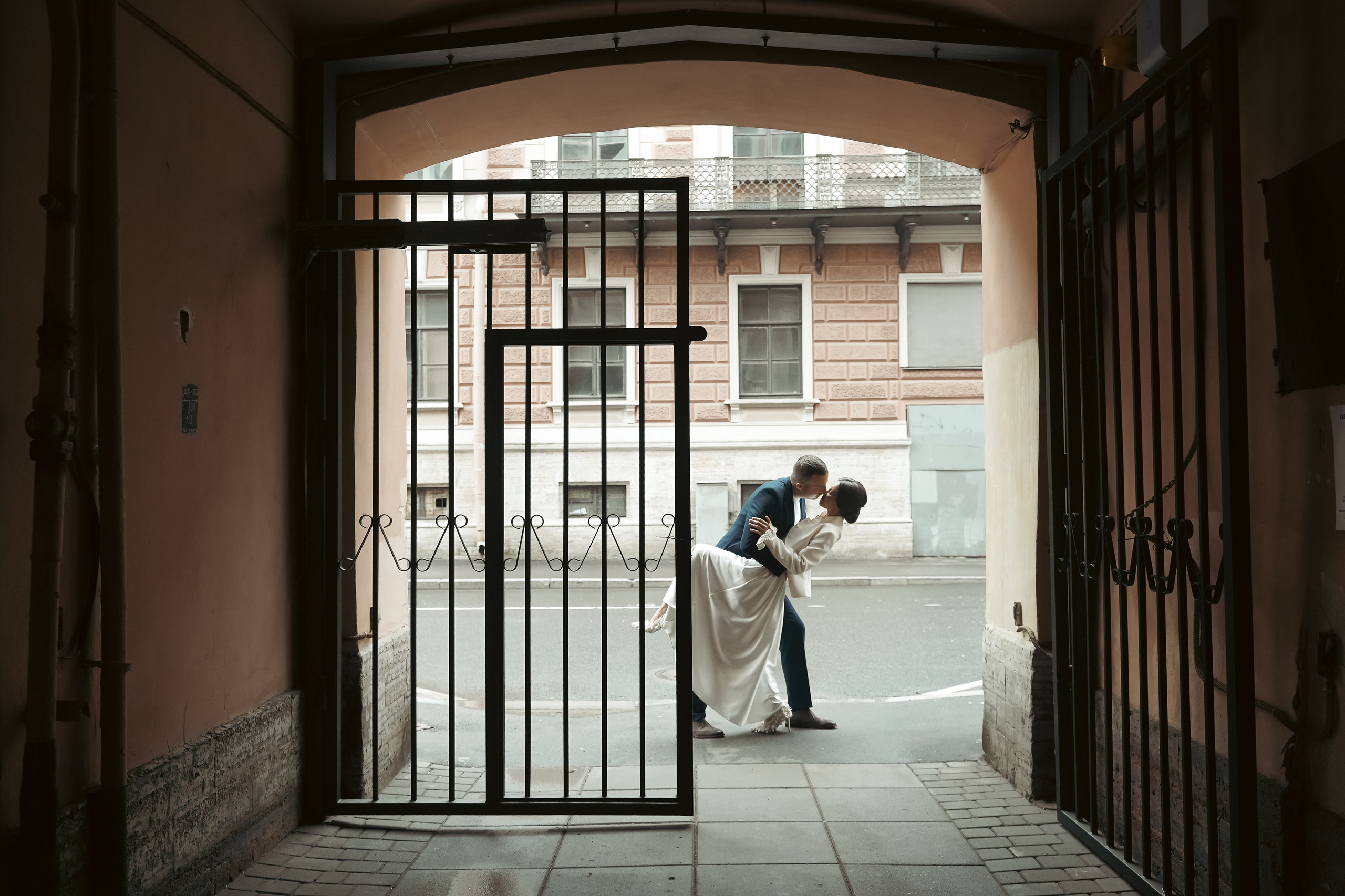 Никита и Татьяна. Свадебная прогулка в двух тонах. Professional photoartist in St. Petersburg (wedding, reportage, portrait, model book, love story) Alexander Shvedov