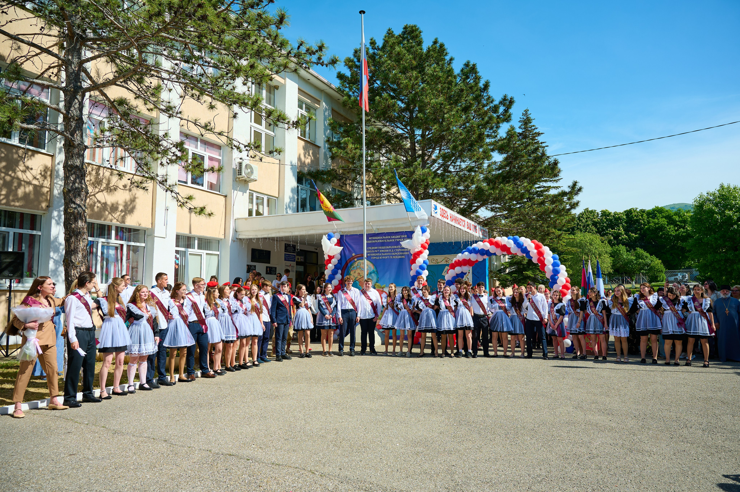 Последний звонок 2025. Жизнь курорта Кабардинка в фотографиях