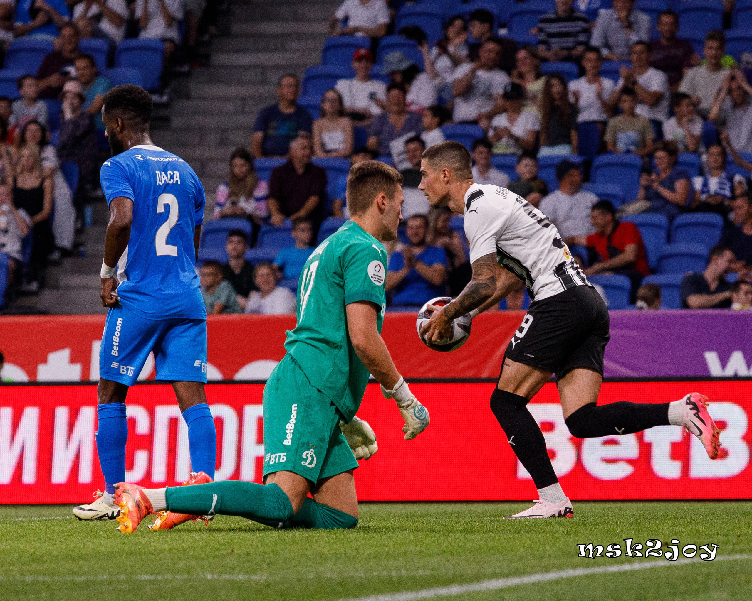 Фоторепортаж. ФК Динамо — ФК Партизан. Михаил Тоцкий портретный и репортажный фотограф в Москве