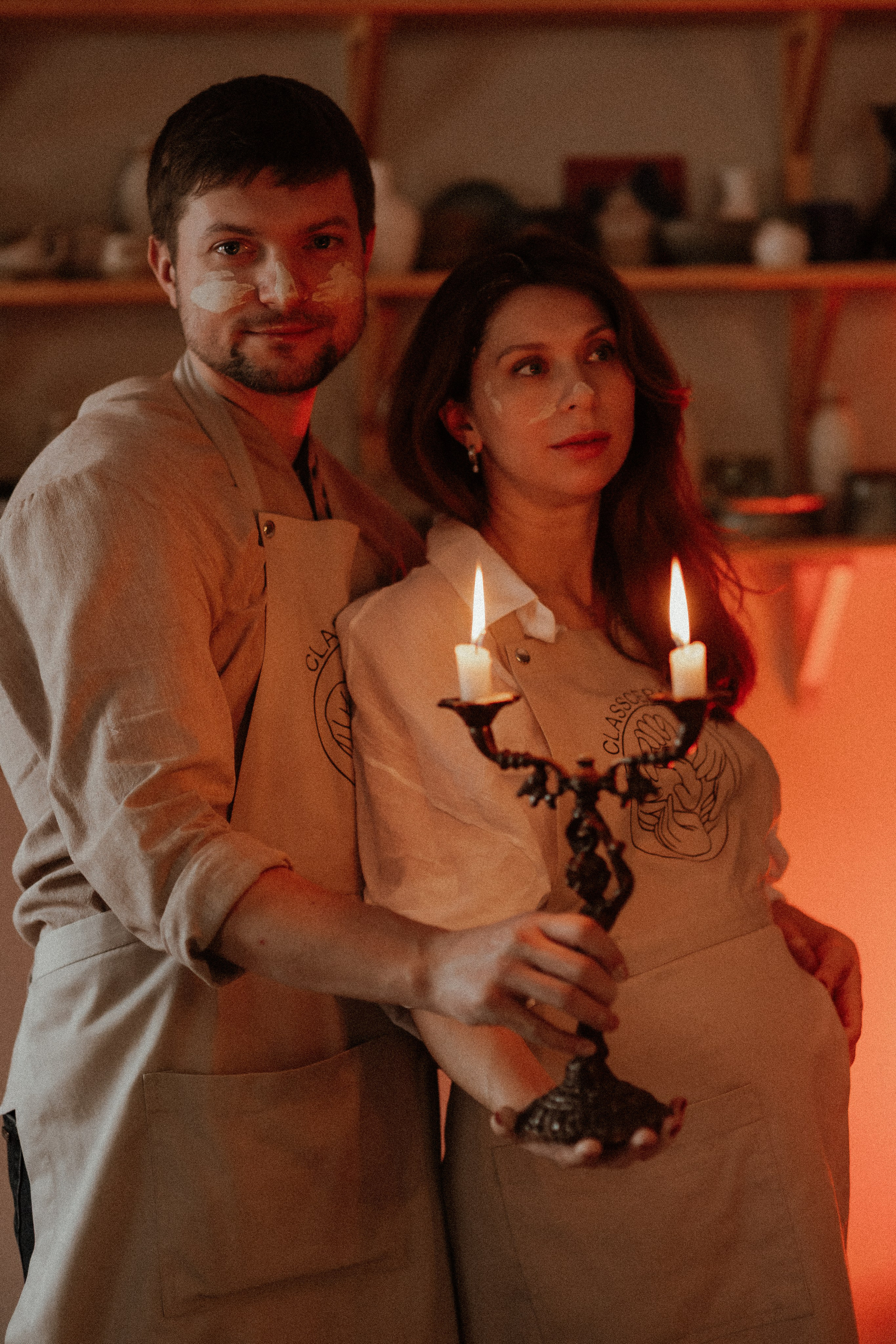 Свидание в гончарной мастерской. Они попросили не подглядывать. Но я смотрел. Свадебный и репортажный фотограф в Ярославле и Санкт-Петербурге Роман Микрюков