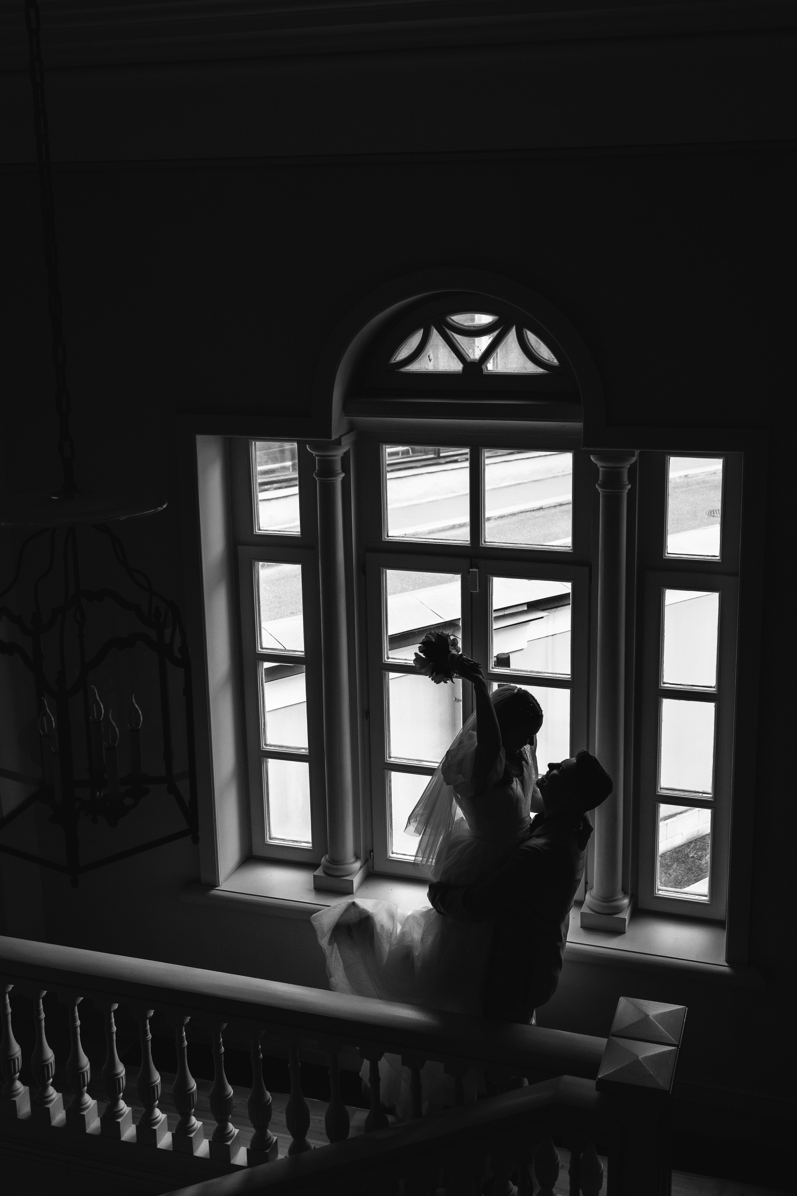 усадьба муравьёвых-апостолов, фотосессия у окна на лестнице в усадьбе, примеры фото