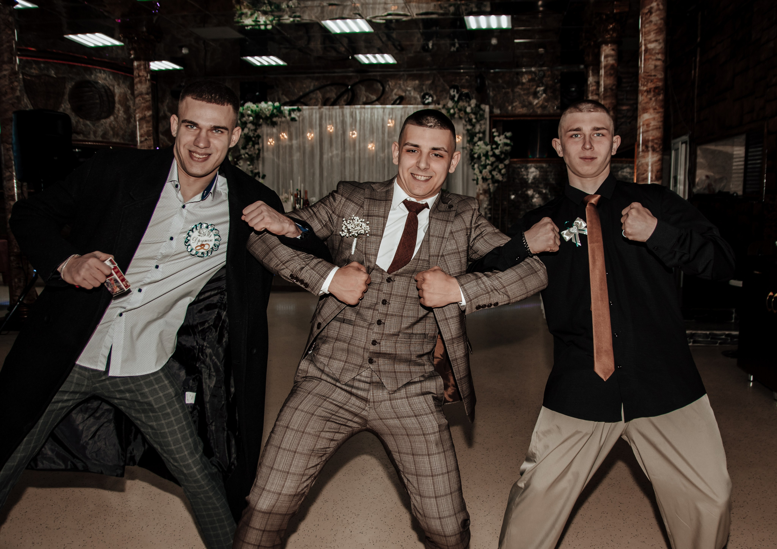 Ведущая Марина Гребенникова из города Миллерово проводит веселый конкурс на свадьбе в Константиновке.