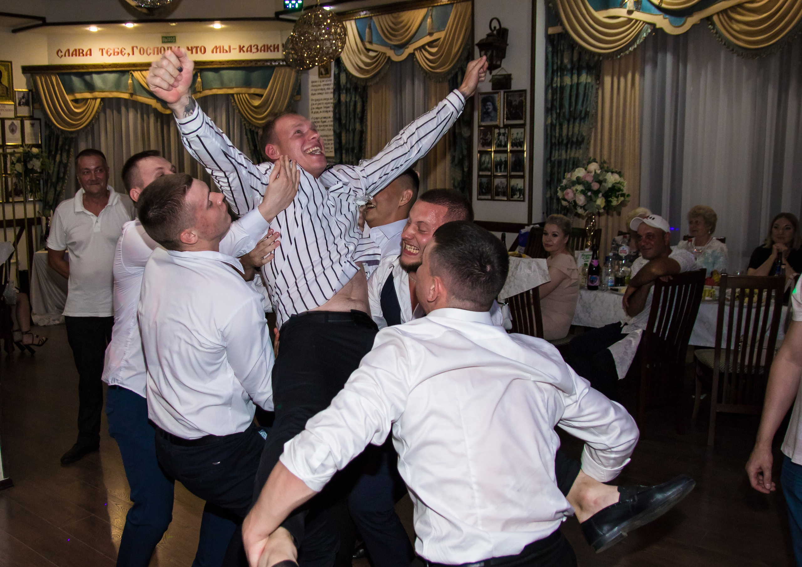 Организатор праздников. Организатор праздников. Ведущая Марина Гребенникова