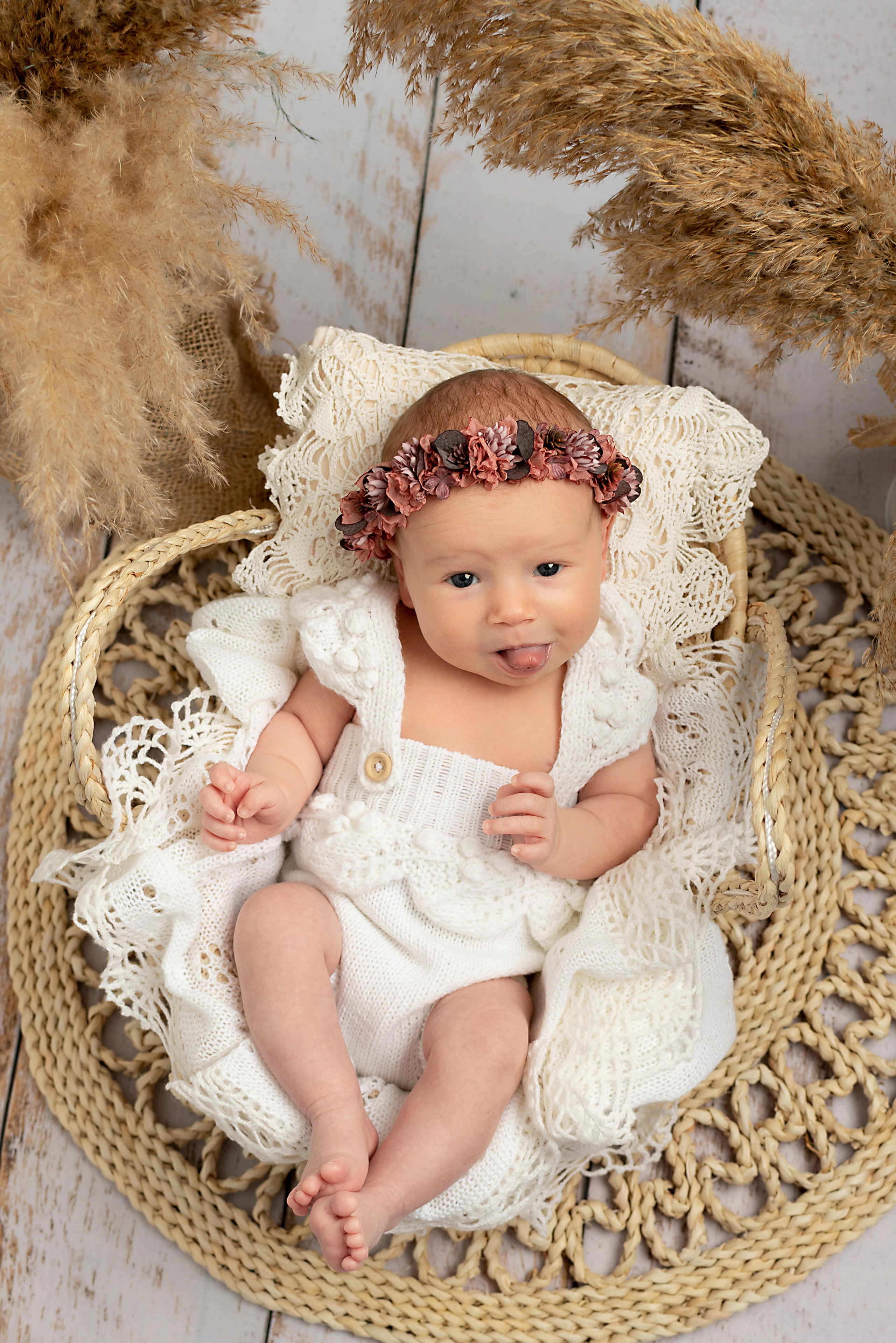 Ньюборн КРЕПЫШ малышка София мама Леся. Фотограф новорожденных в Нижневартовске Лара Курдюкова