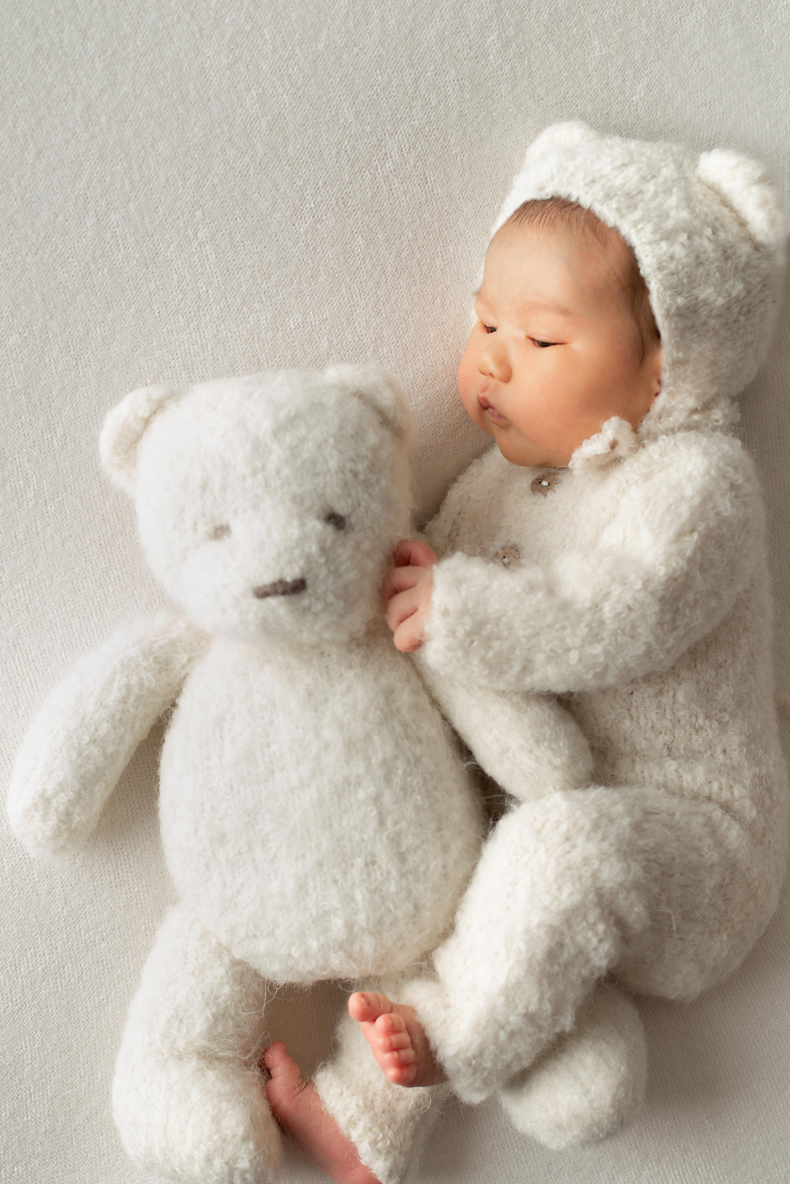 Ньюборн Крепыш малышка Вера мама Аида Калыгулова. Фотограф новорожденных в Нижневартовске Лара Курдюкова