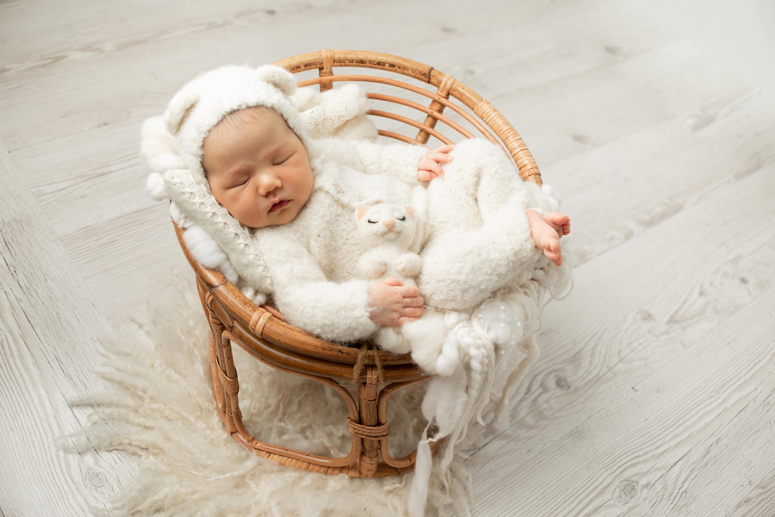 Ньюборн Крепыш малышка Вера мама Аида Калыгулова. Фотограф новорожденных в Нижневартовске Лара Курдюкова