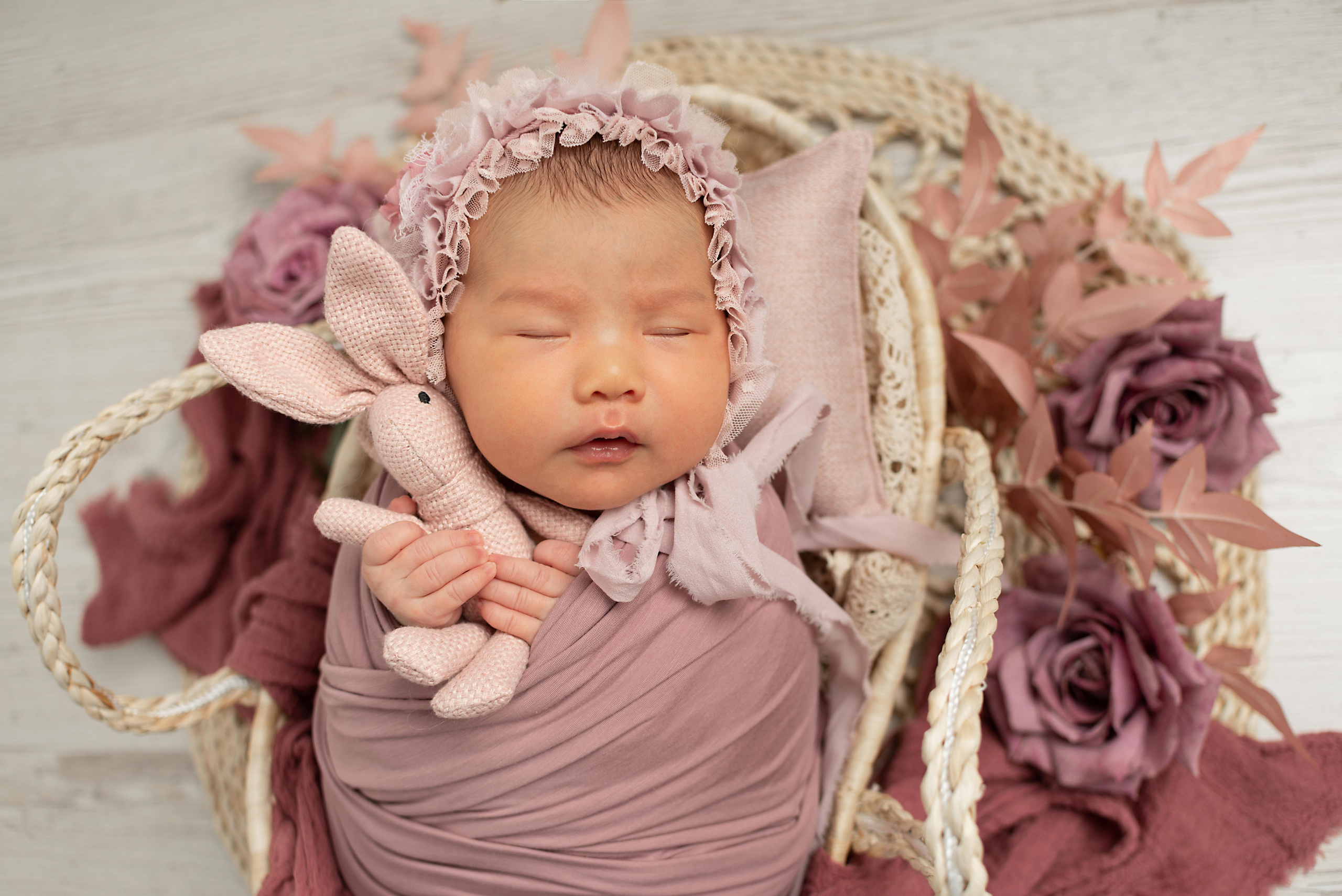 Ньюборн Крепыш малышка Вера мама Аида Калыгулова. Фотограф новорожденных в Нижневартовске Лара Курдюкова