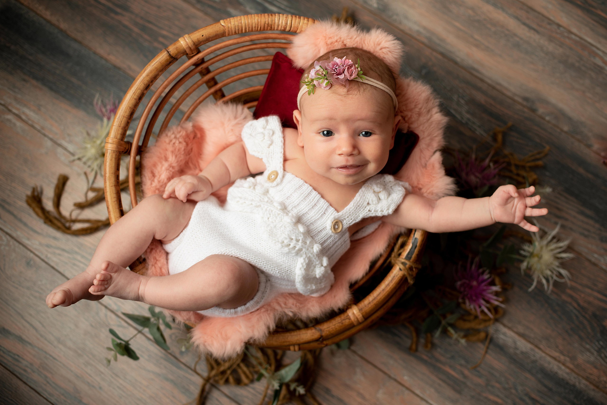 Ньюборн КРЕПЫШ малышка София мама Леся. Фотограф новорожденных в Нижневартовске Лара Курдюкова