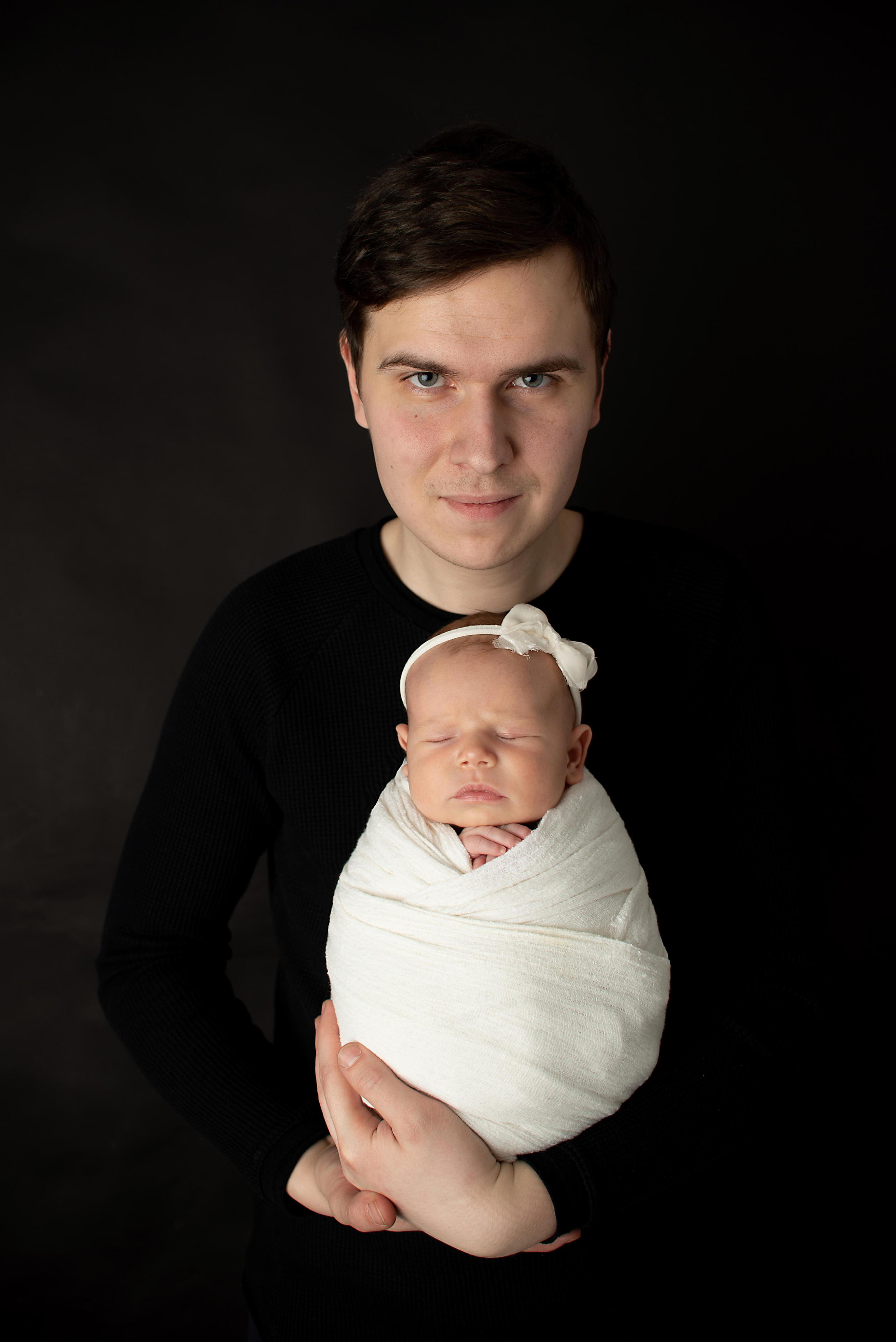 Ньюборн КРЕПЫШ малышка София мама Леся. Фотограф новорожденных в Нижневартовске Лара Курдюкова