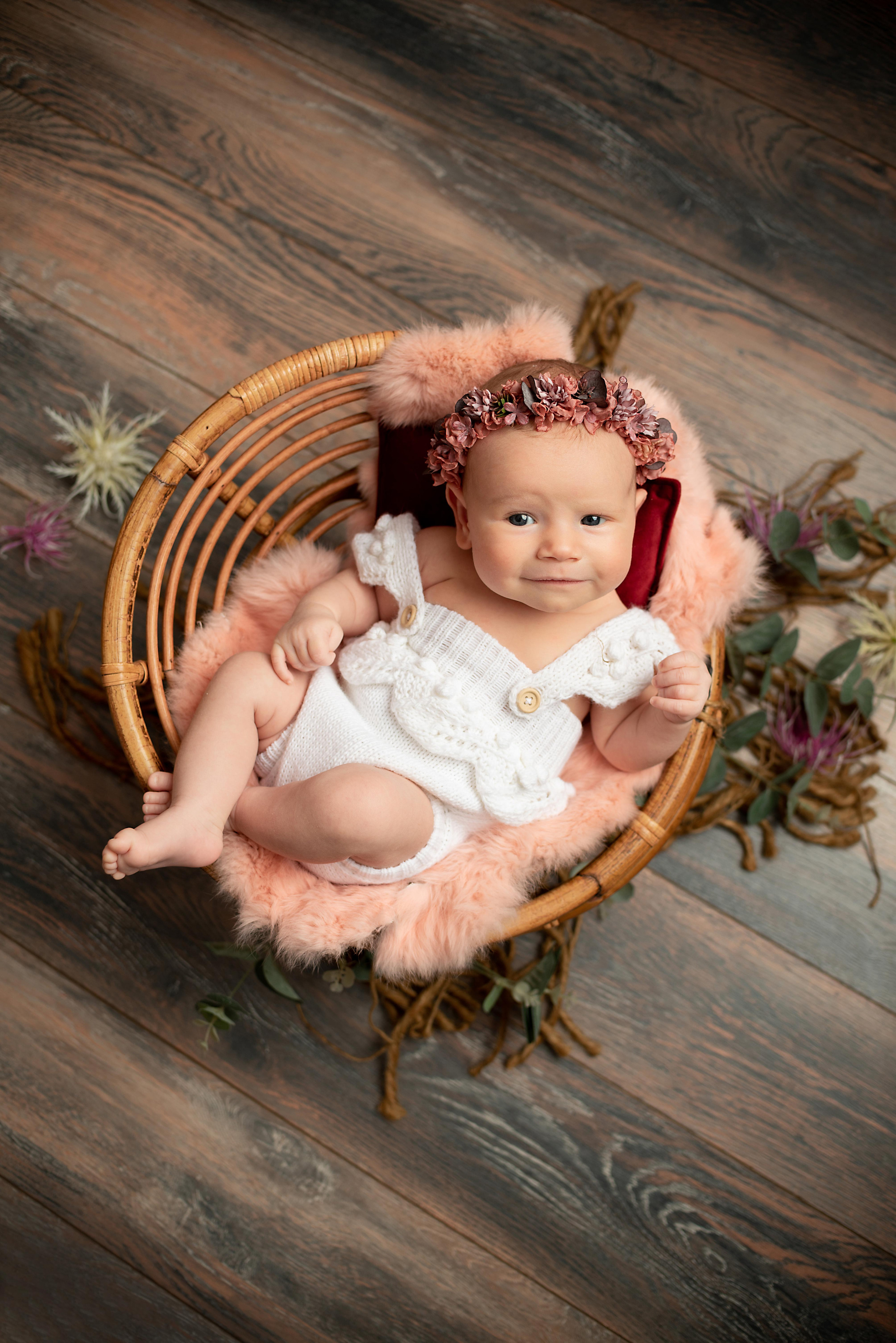 Ньюборн КРЕПЫШ малышка София мама Леся. Фотограф новорожденных в Нижневартовске Лара Курдюкова