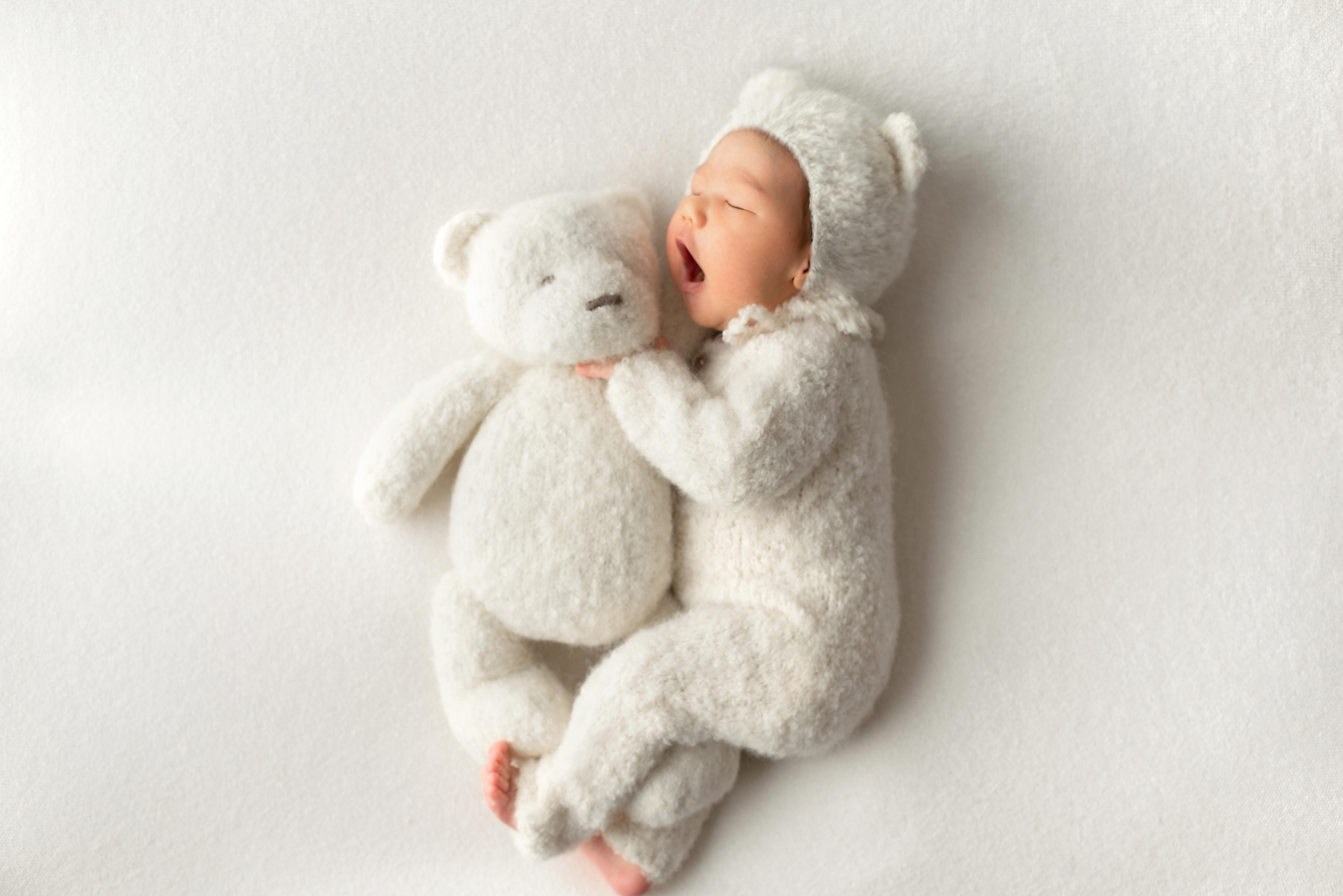 Ньюборн Крепыш малышка Вера мама Аида Калыгулова. Фотограф новорожденных в Нижневартовске Лара Курдюкова