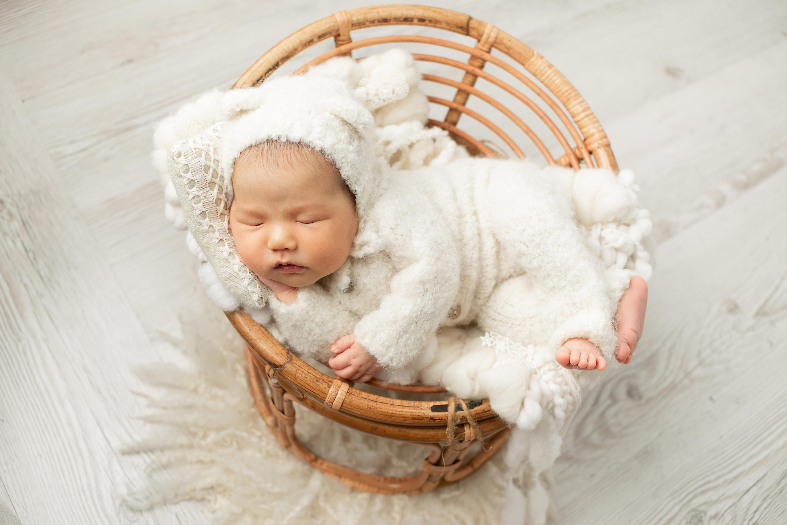 Ньюборн Крепыш малышка Вера мама Аида Калыгулова. Фотограф новорожденных в Нижневартовске Лара Курдюкова