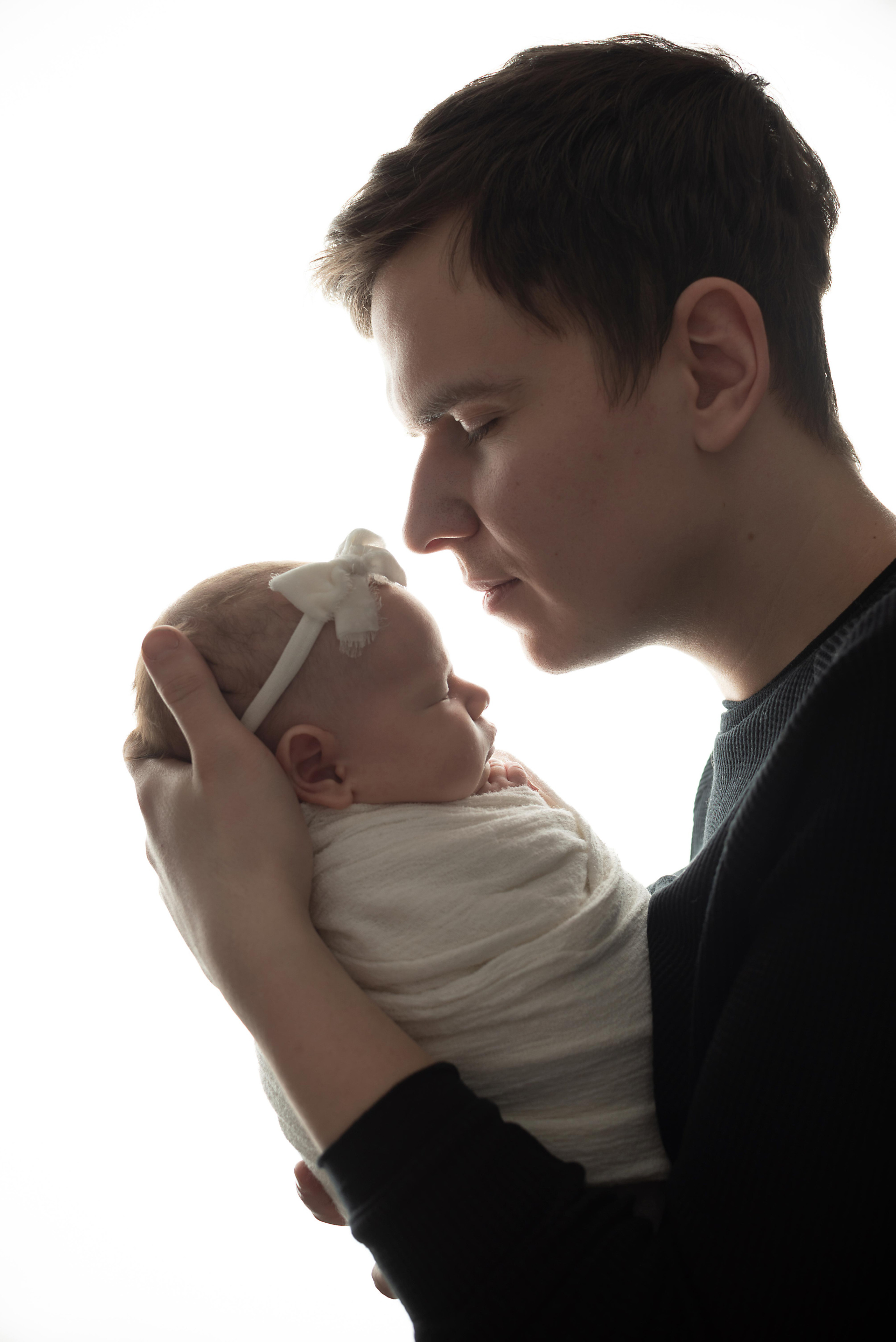 Ньюборн КРЕПЫШ малышка София мама Леся. Фотограф новорожденных в Нижневартовске Лара Курдюкова