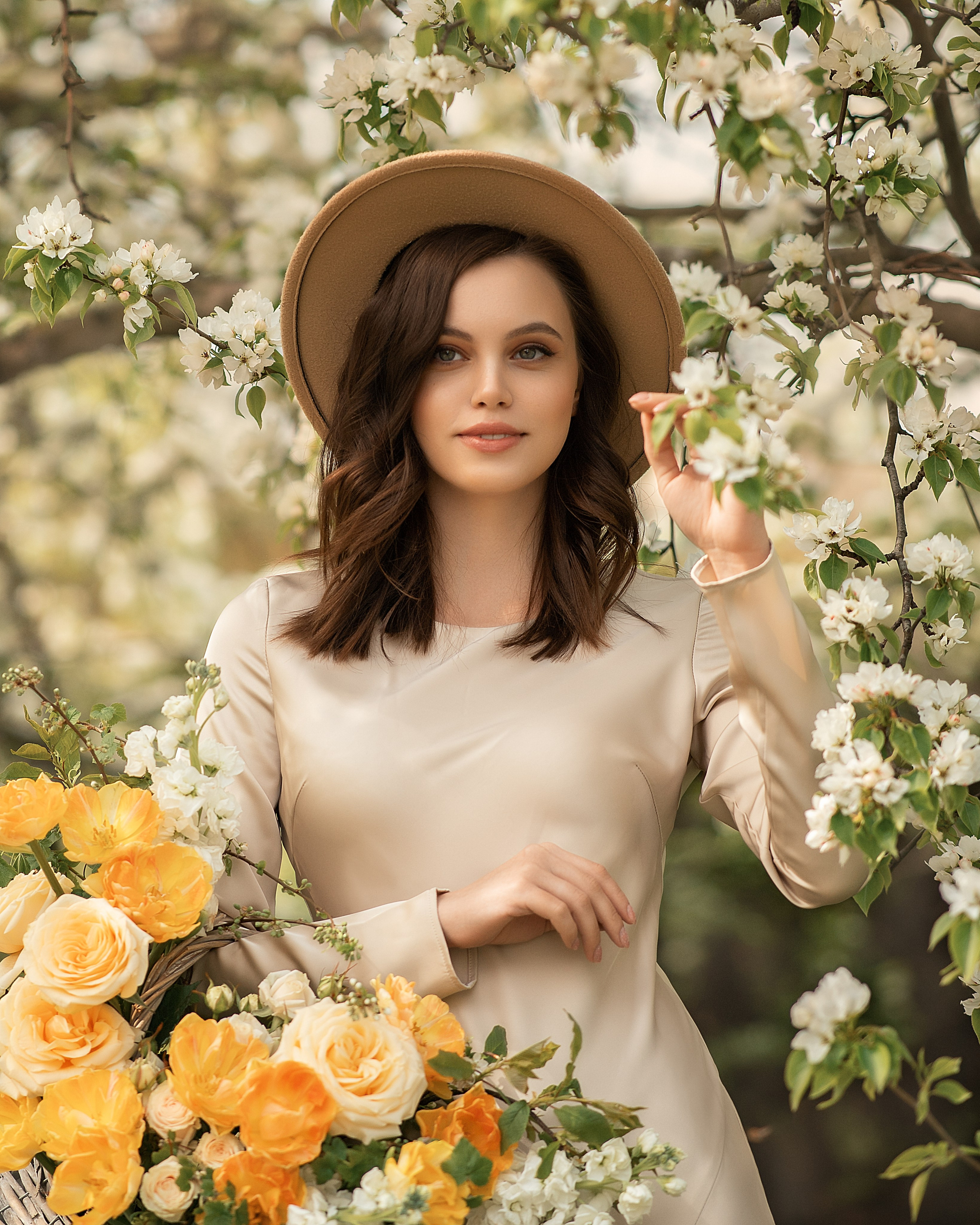 Фотосессия девушки в цветении. Женский фотограф в Москве Богдашкина Динара