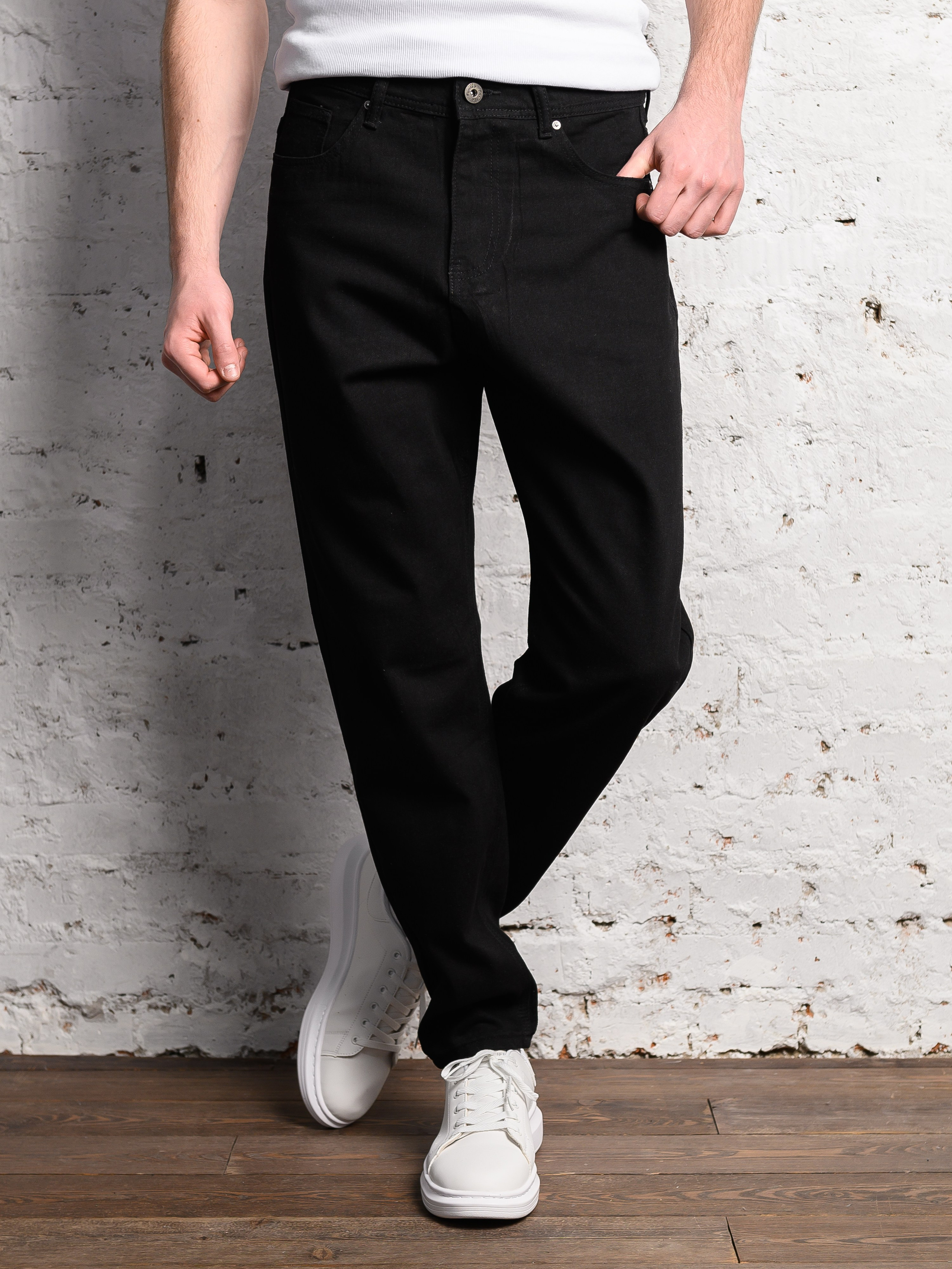 Контент-менеджер WB в магазине мужских джинсов. Фотограф Москва Настя Профотовна. Репортажные, свадебные и контент фотосессии