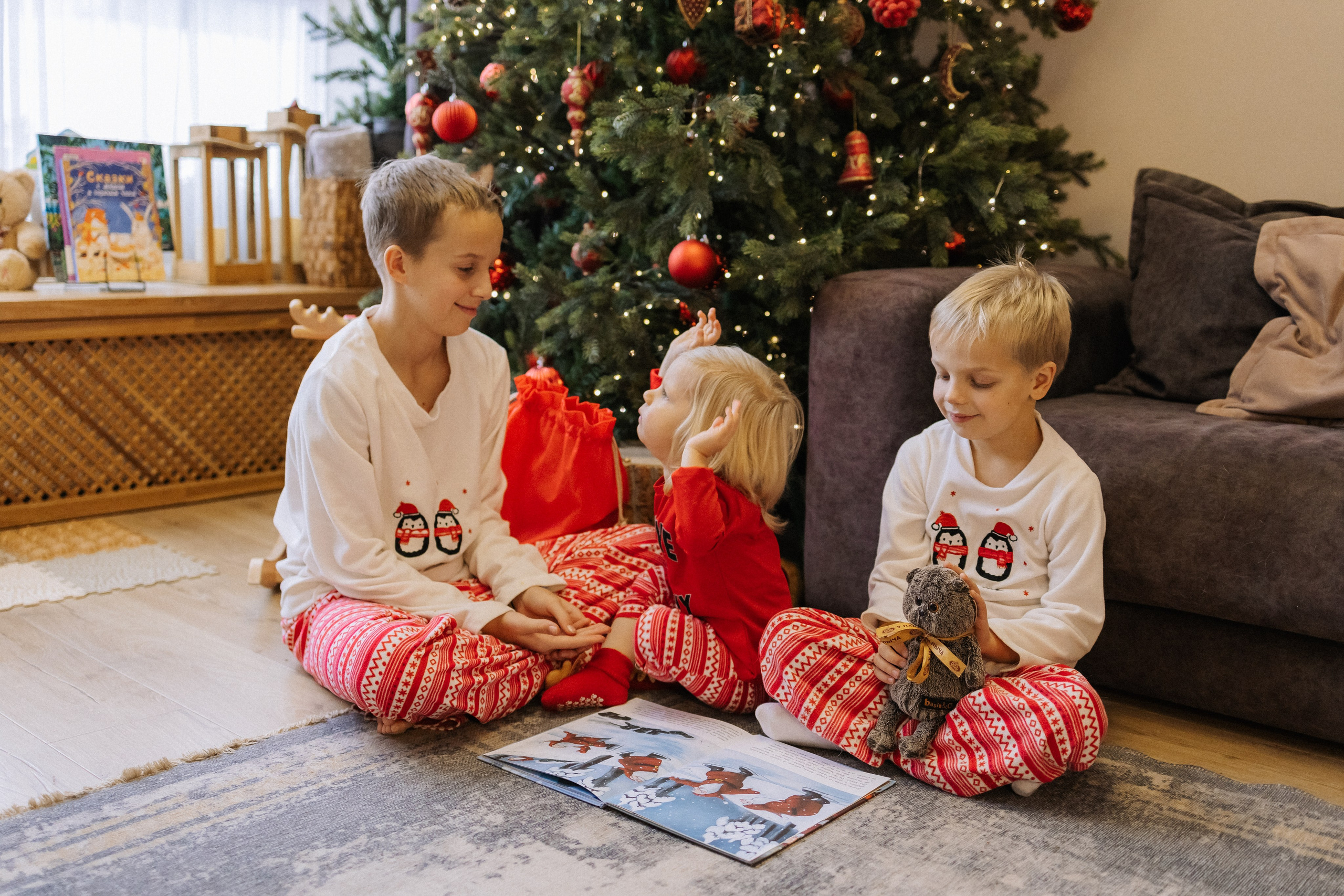 Новогодняя фотосессия дома у Леоновых. Семейный, детский и женский фотограф Дарина Старшинова в Твери