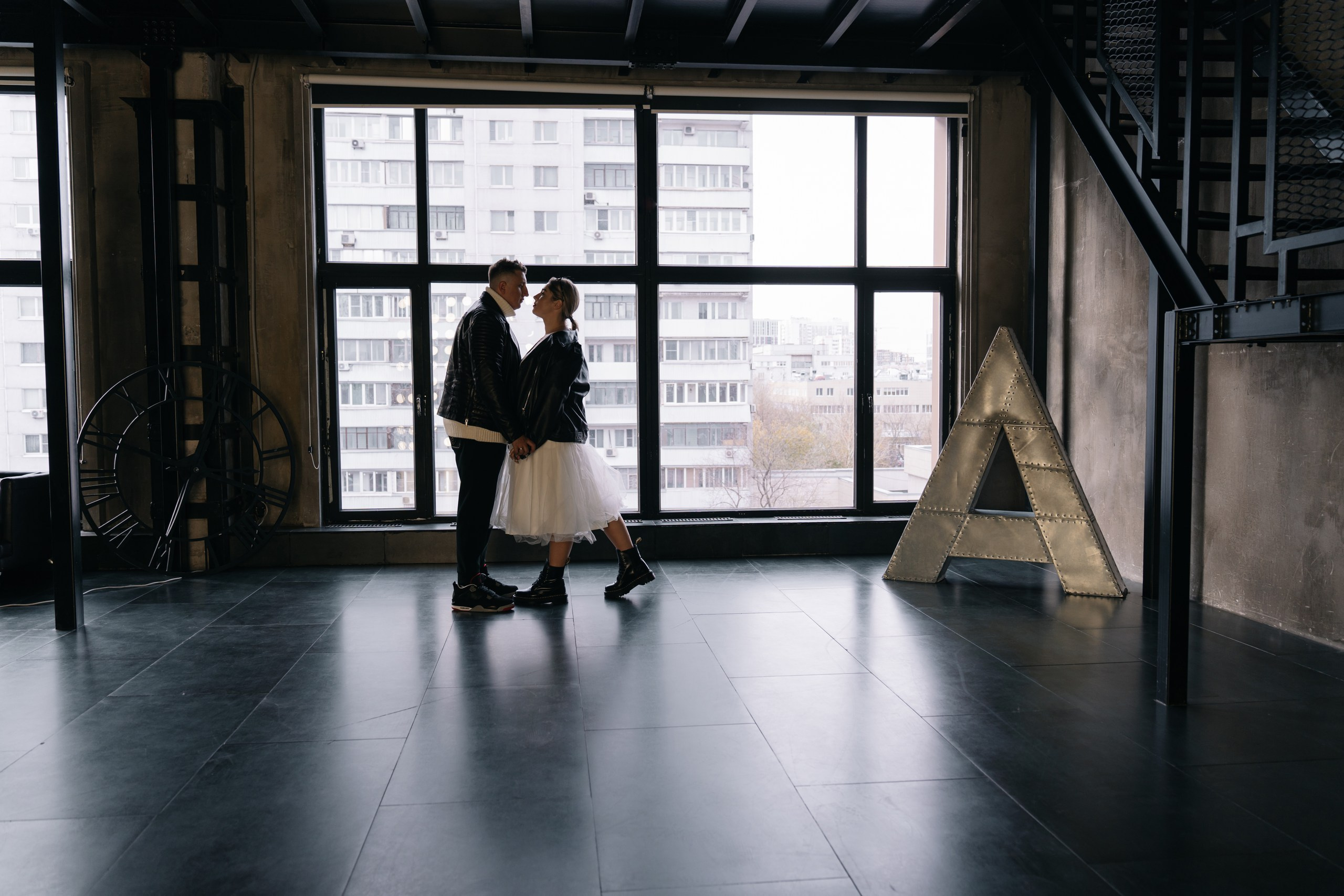 Love Story для молодоженов в фотостудии Cross Studio