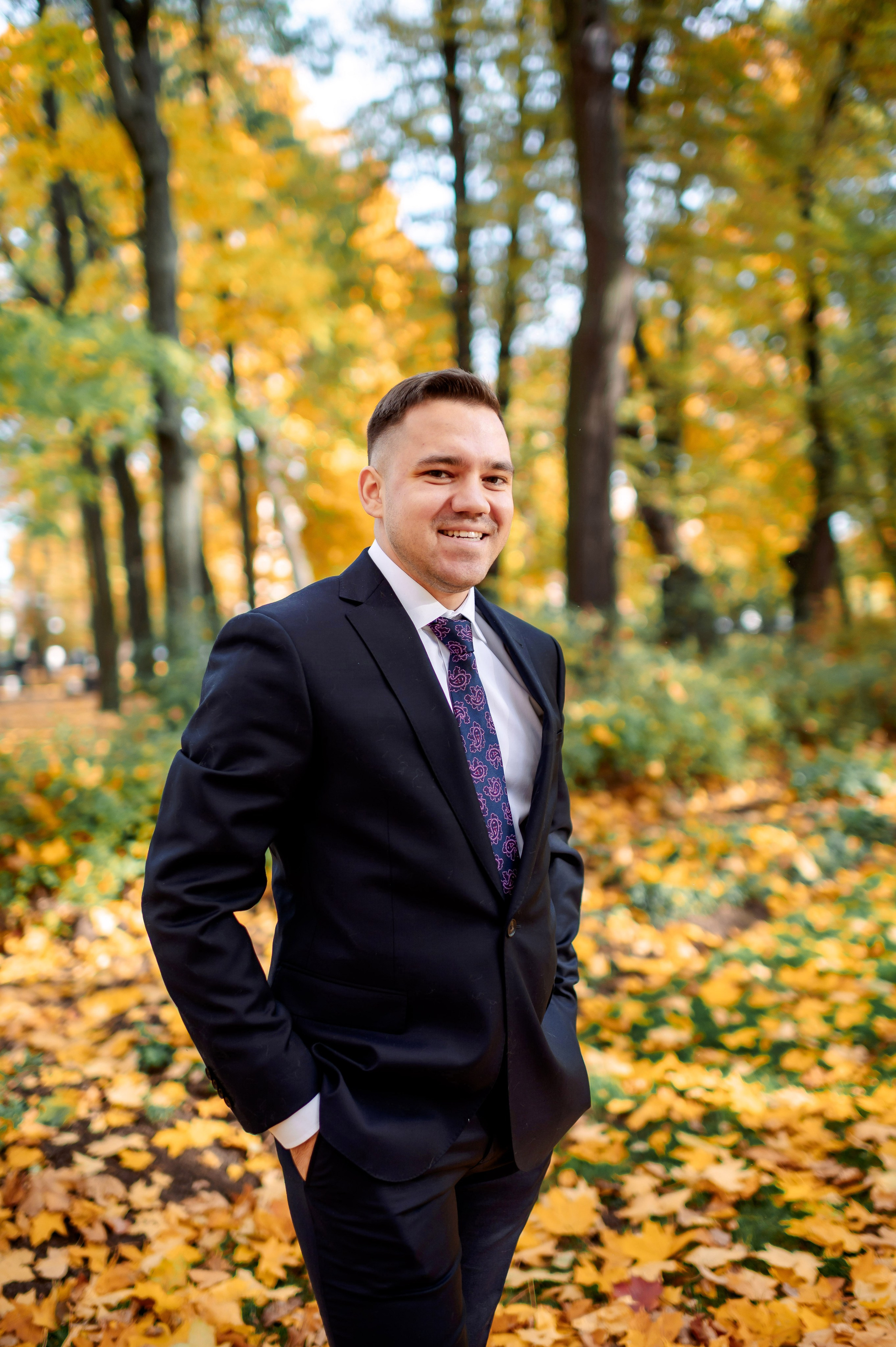 Осенняя великолепная свадебная прогулка жениха и невесты в октябре в Санкт-Петербурге в Михайловском парке и у Атлантов на Миллионной улице. Портретный, семейный и свадебный фотограф в Санкт-Петербурге и в Пушкине Ширяев Денис