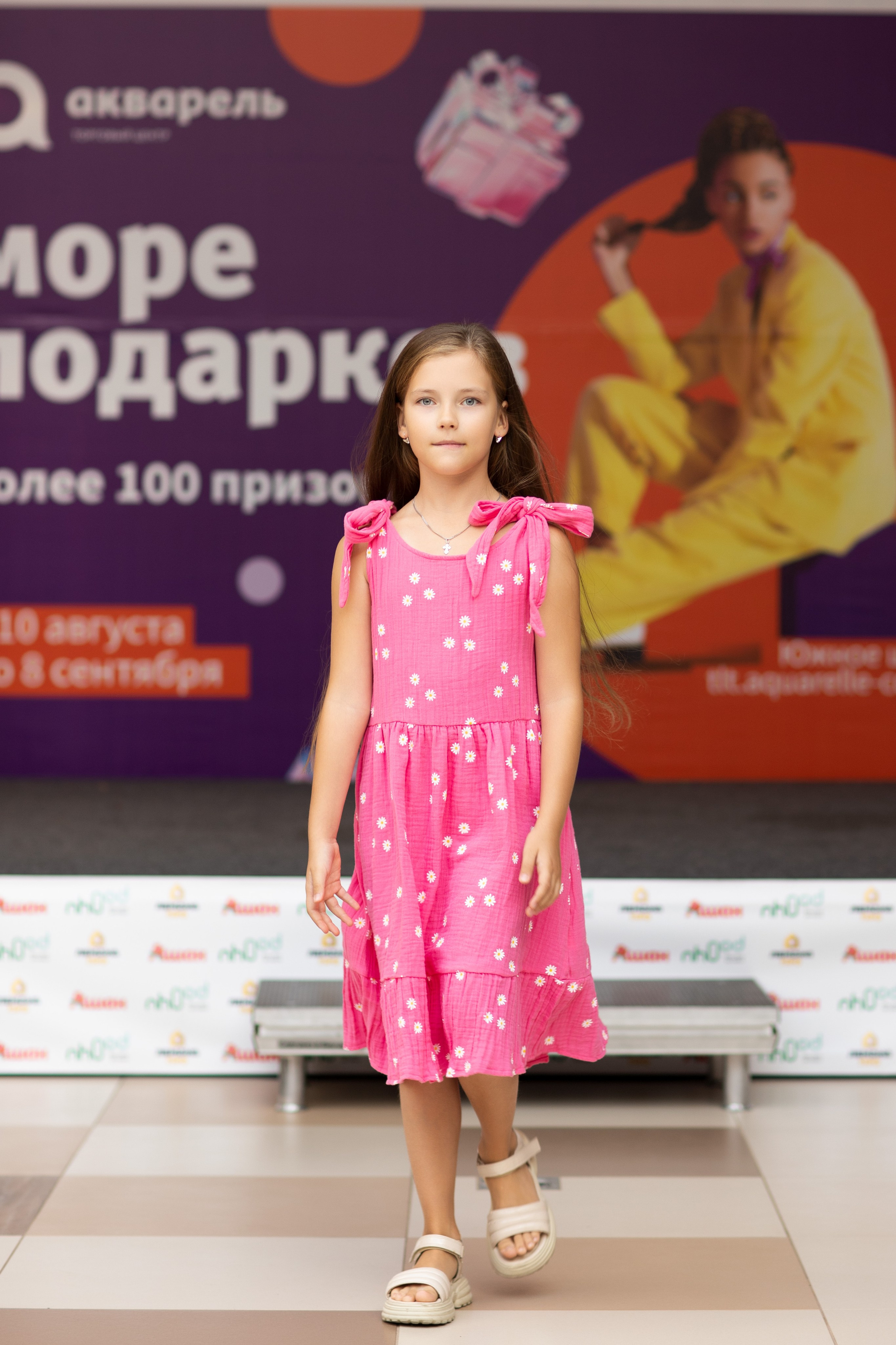 Показ коллекции «Kari kids» в ТЦ «Акварель», г. Тольятти. Международное модельное материнское агентство «Open models»