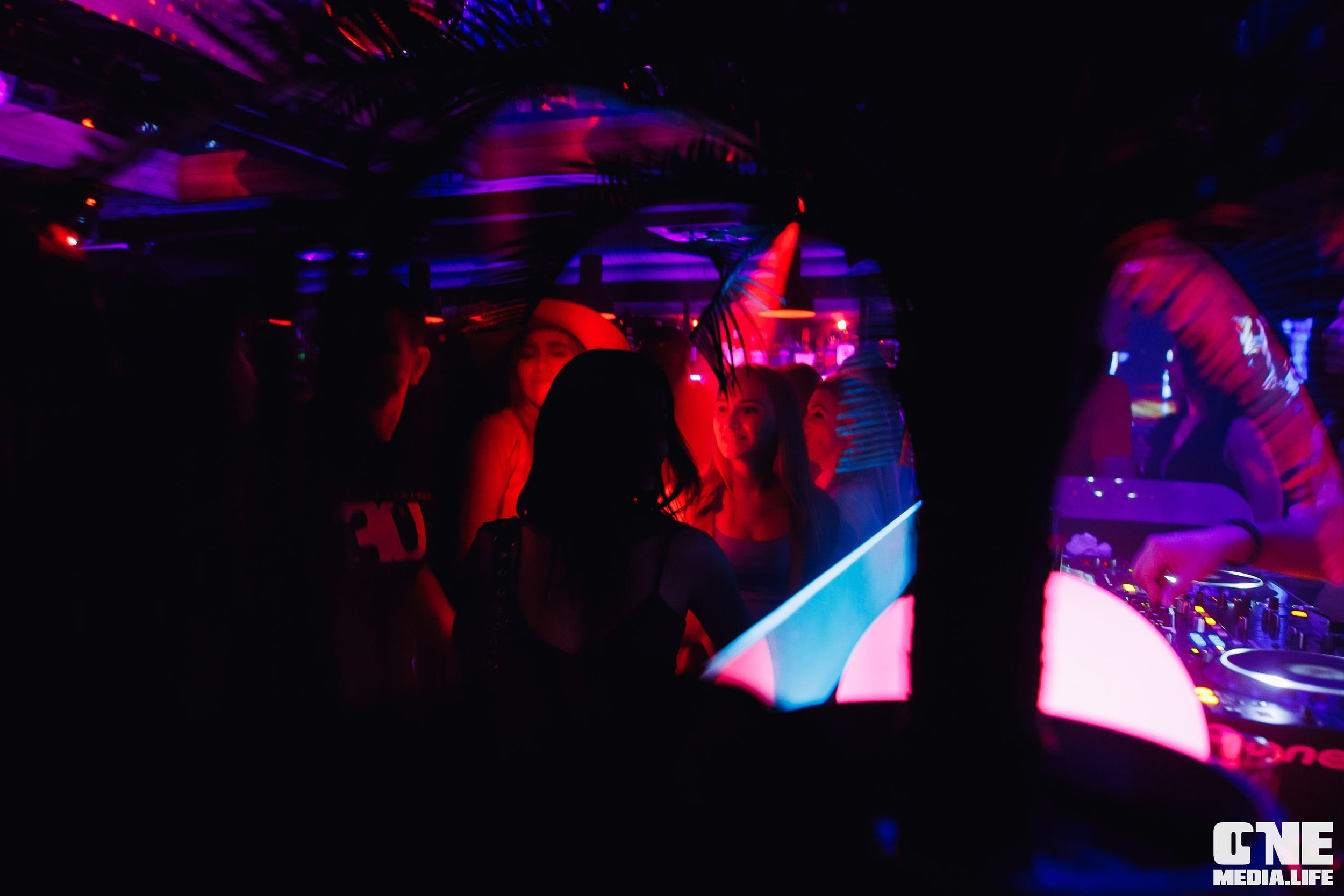 Фотоотчет из Nisha Club. One Media Life: фоторепортажи, фотоотчеты с мероприятий и заведений