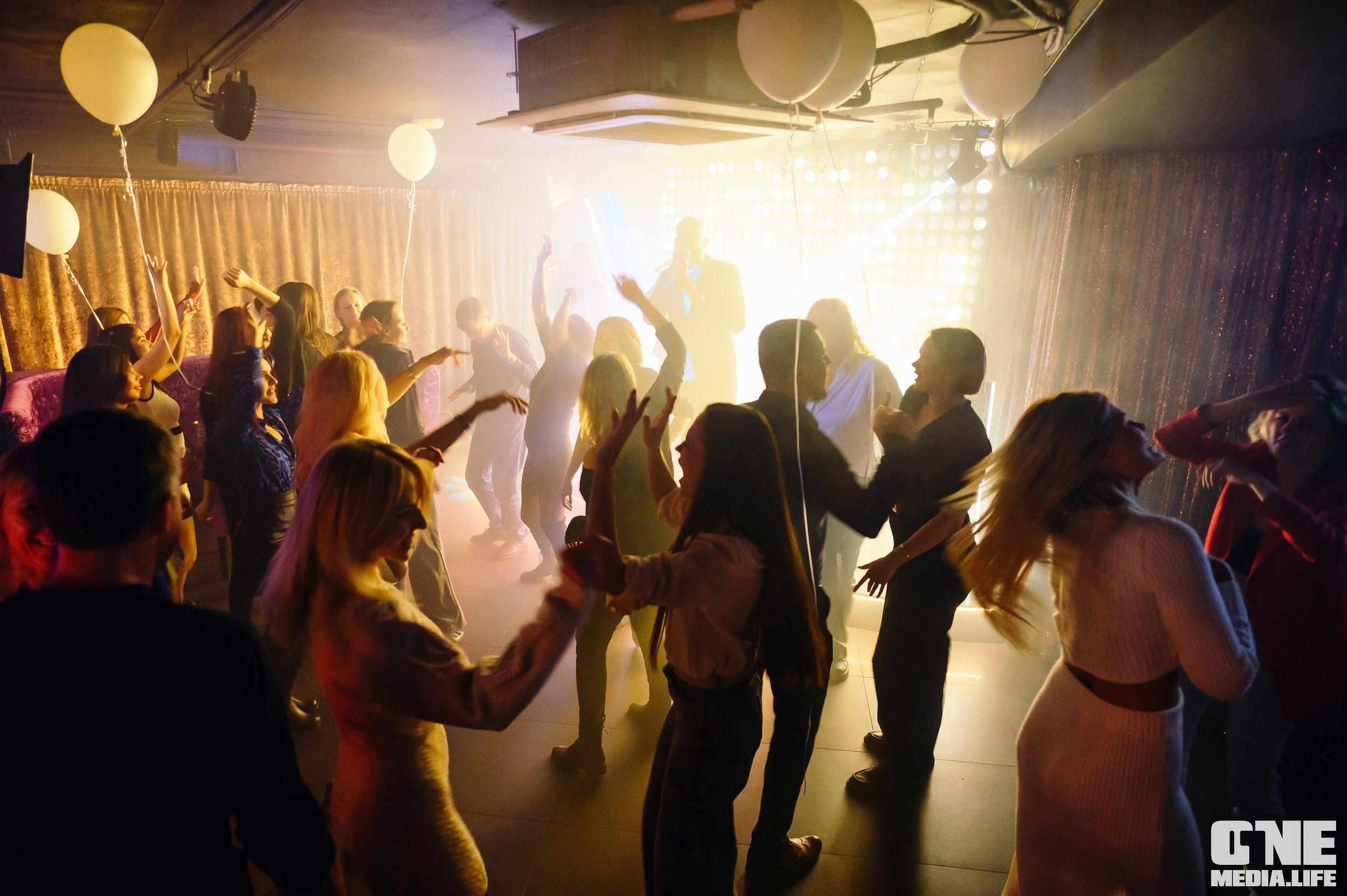 Фоторепортаж из караоке-клуба Эйфория. One Media Life: фоторепортажи, фотоотчеты с мероприятий и заведений