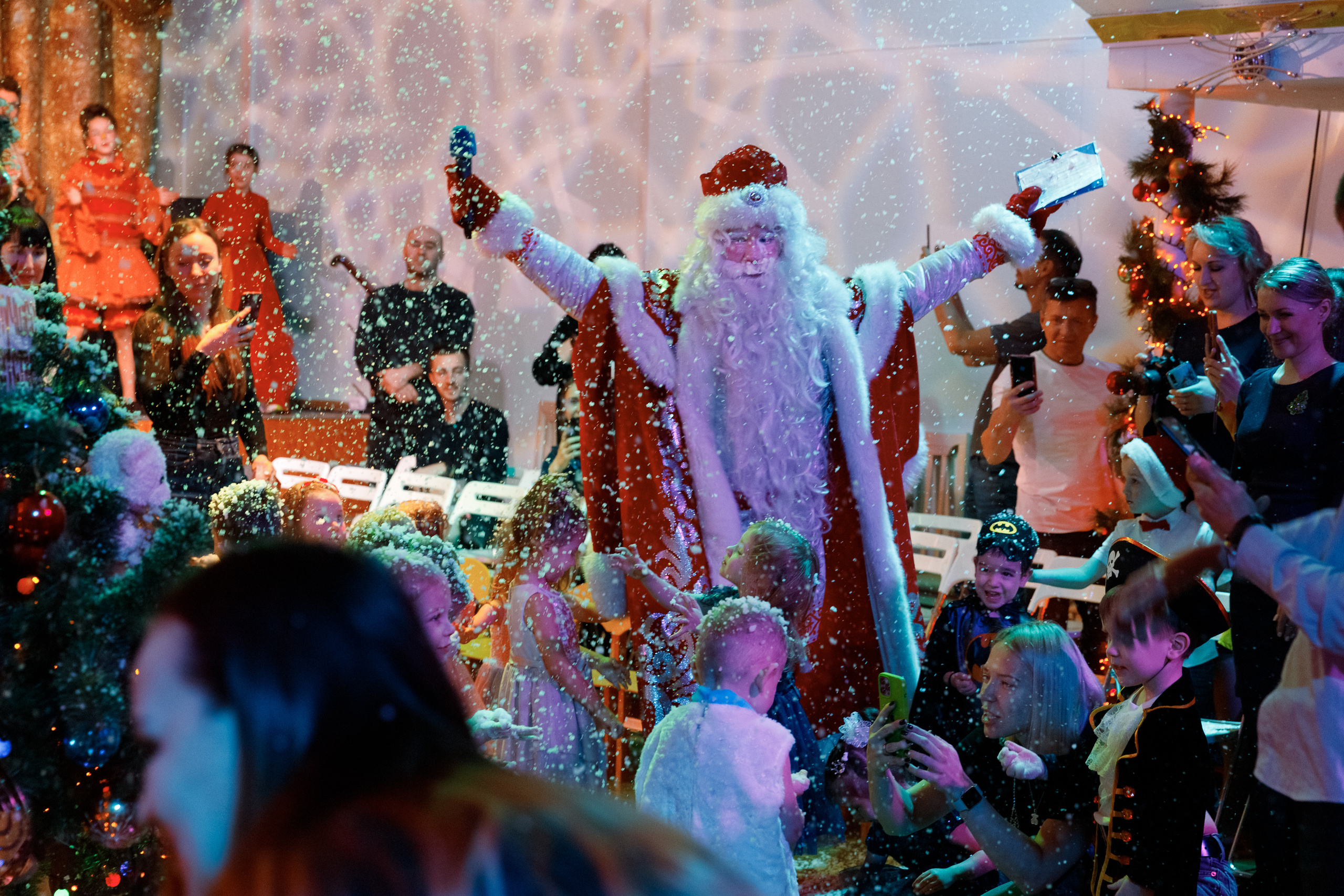 МЭЦ. Дед Мороз и искуственный снег