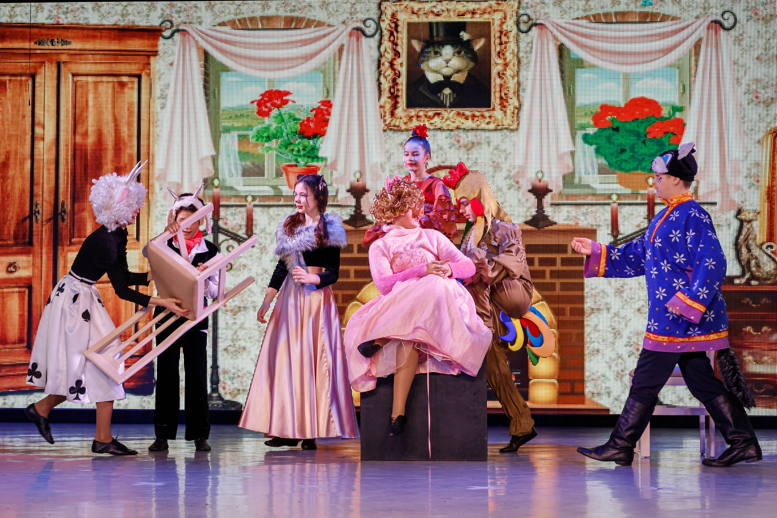 МЭЦ, арт-студия Успех, кошкин дом