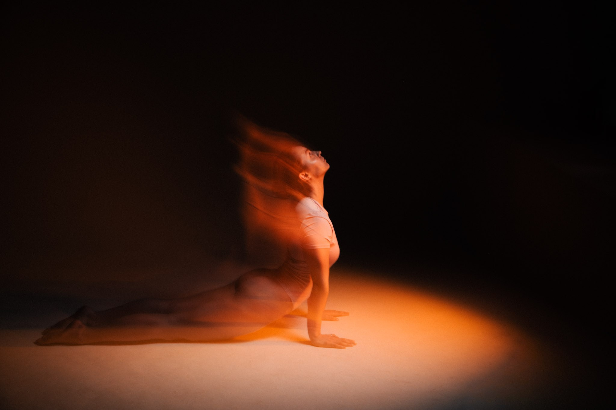 Works. Фотограф с цветным светом и оператор в Москве | Лиля Кичигина