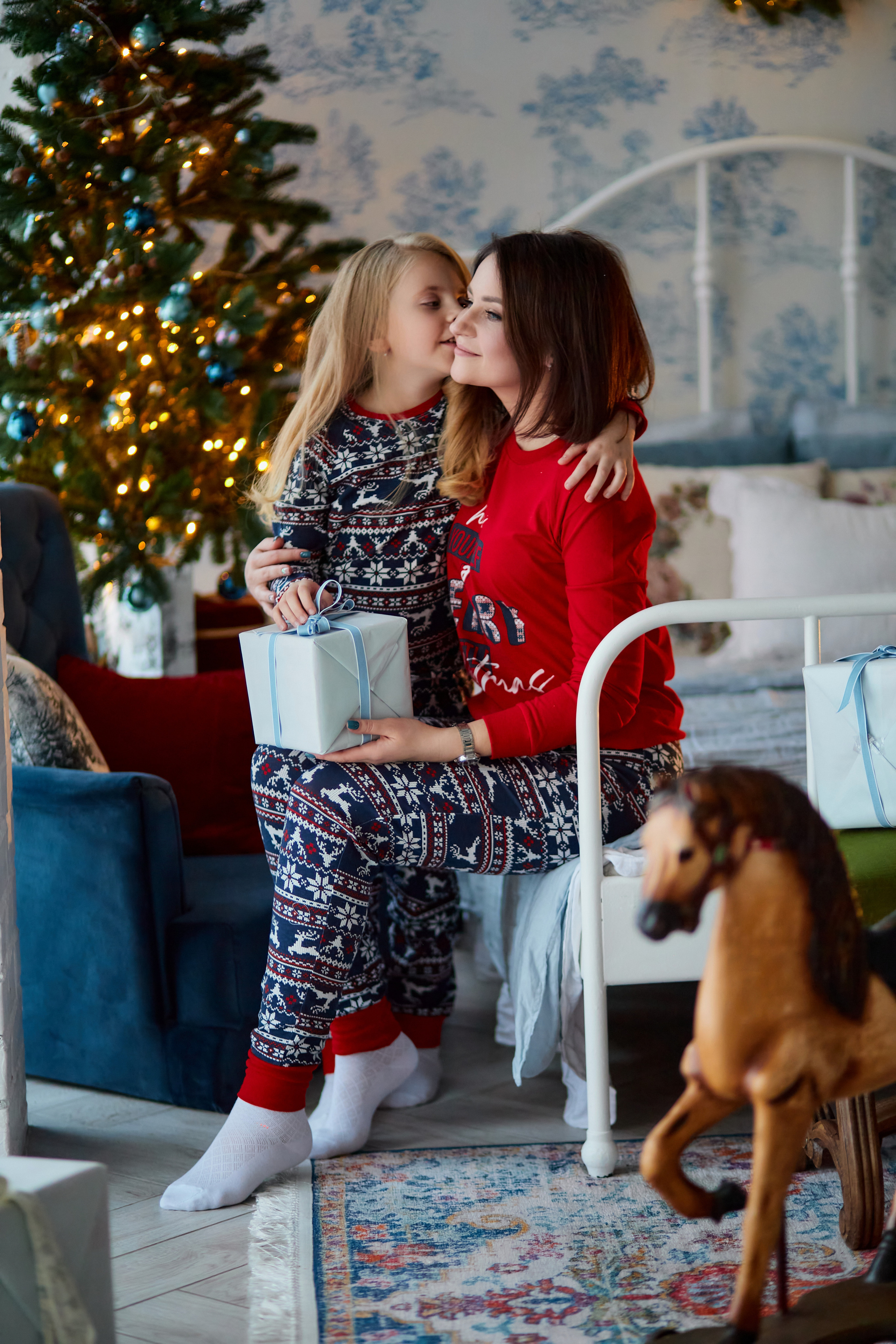 Новогодняя фотосесссия в студии для мамы и дочки. Фотограф в Минске Анна Кучинская