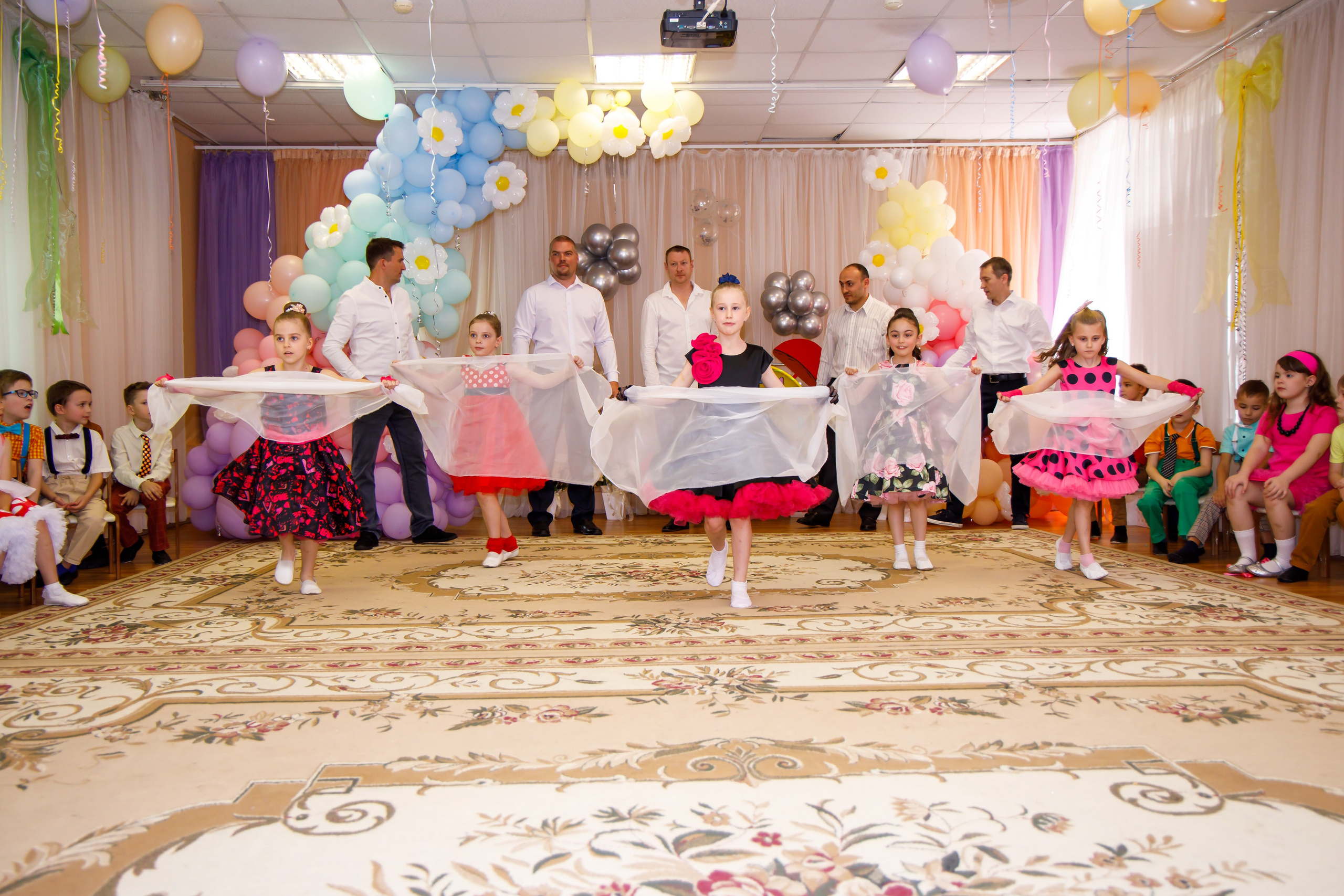 ВЫПУСКНОЙ ДЕТСКИЙ САД группа НАСЛЕДНИКИ. Профессиональная фото и видеосъемка. Москва