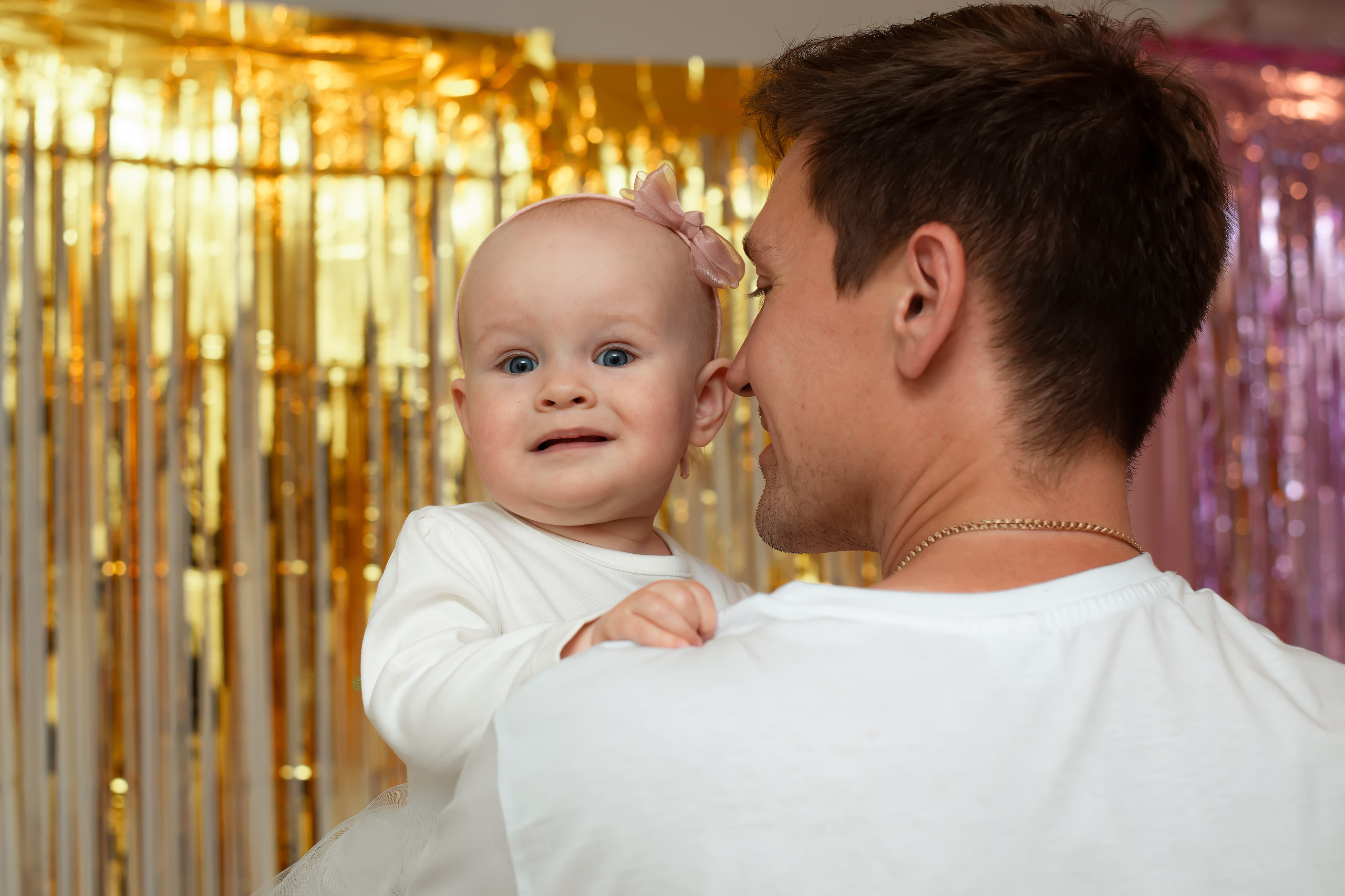 Домашняя семейная съемка на годик дочки. Фотограф • Фототерапевт г. Москва