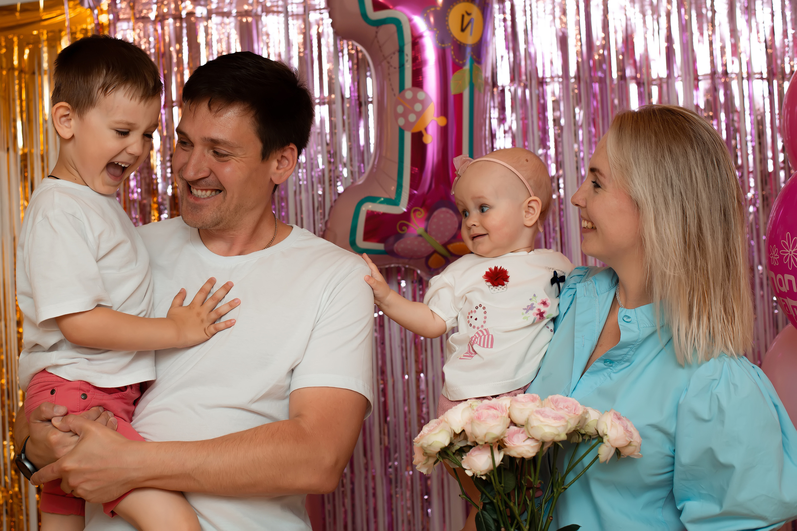 Домашняя семейная съемка на годик дочки. Фотограф • Фототерапевт г. Москва