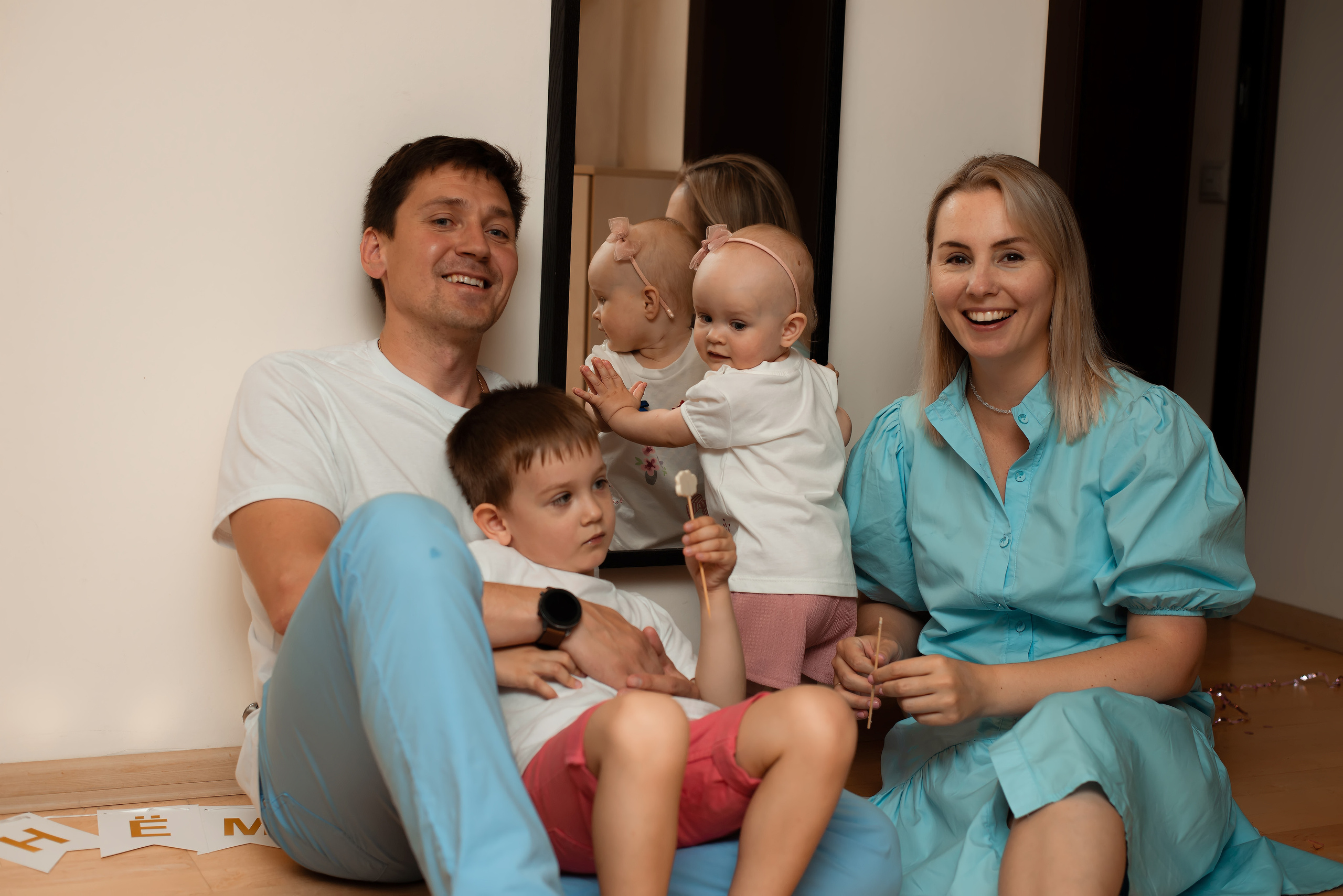 Домашняя семейная съемка на годик дочки. Фотограф • Фототерапевт г. Москва