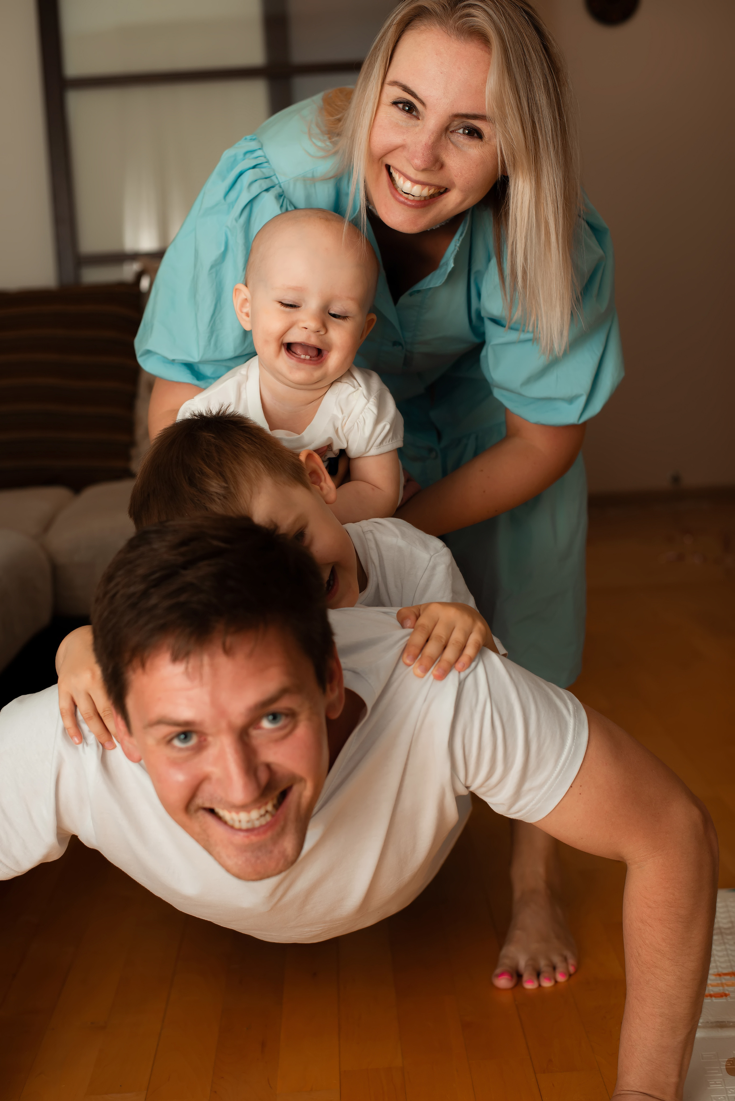 Домашняя семейная съемка на годик дочки. Фотограф • Фототерапевт г. Москва