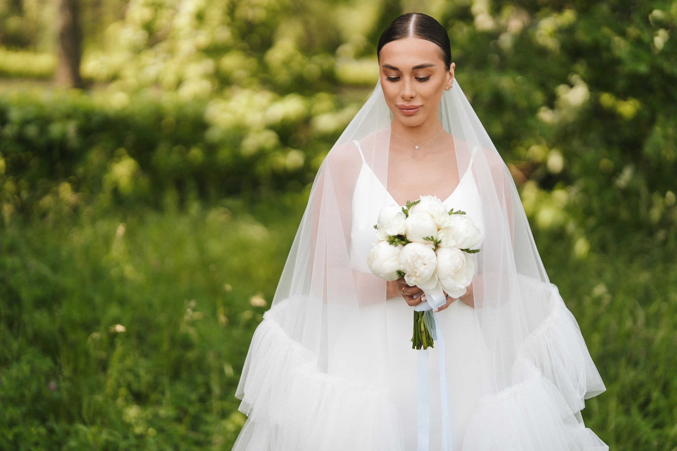 Свадьба 7 июня 2026 года — фотосессия, ЗАГС и банкет в шатре «Под облаками» в Нагаево с ведущим Артуром Ильясовым