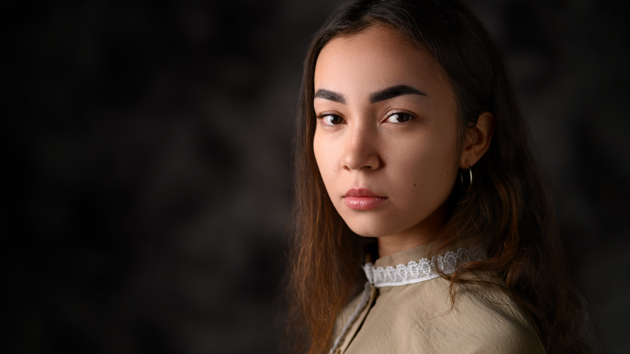 Крупный план женского портрета в стиле "файн-арт". Автор Алексей Клейменов