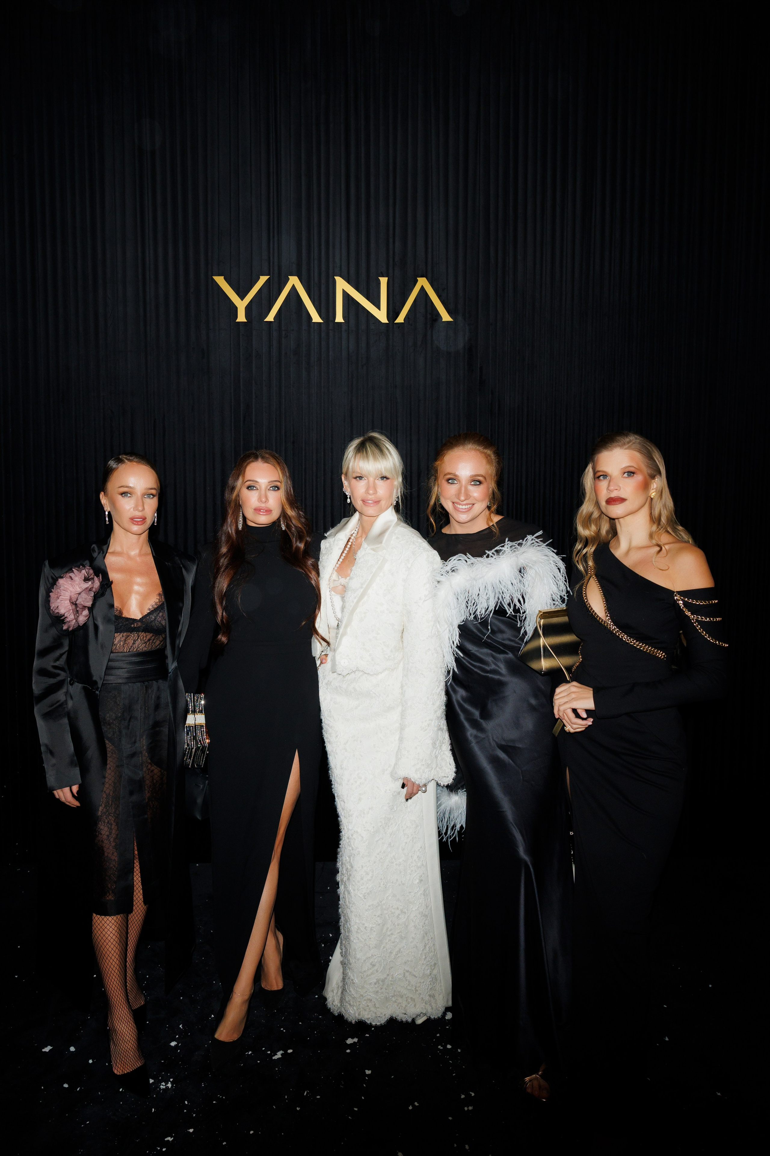 «Снежный Бал» Яны Раскаваловой. «Птичка на проводе»: информационный портал в Москве