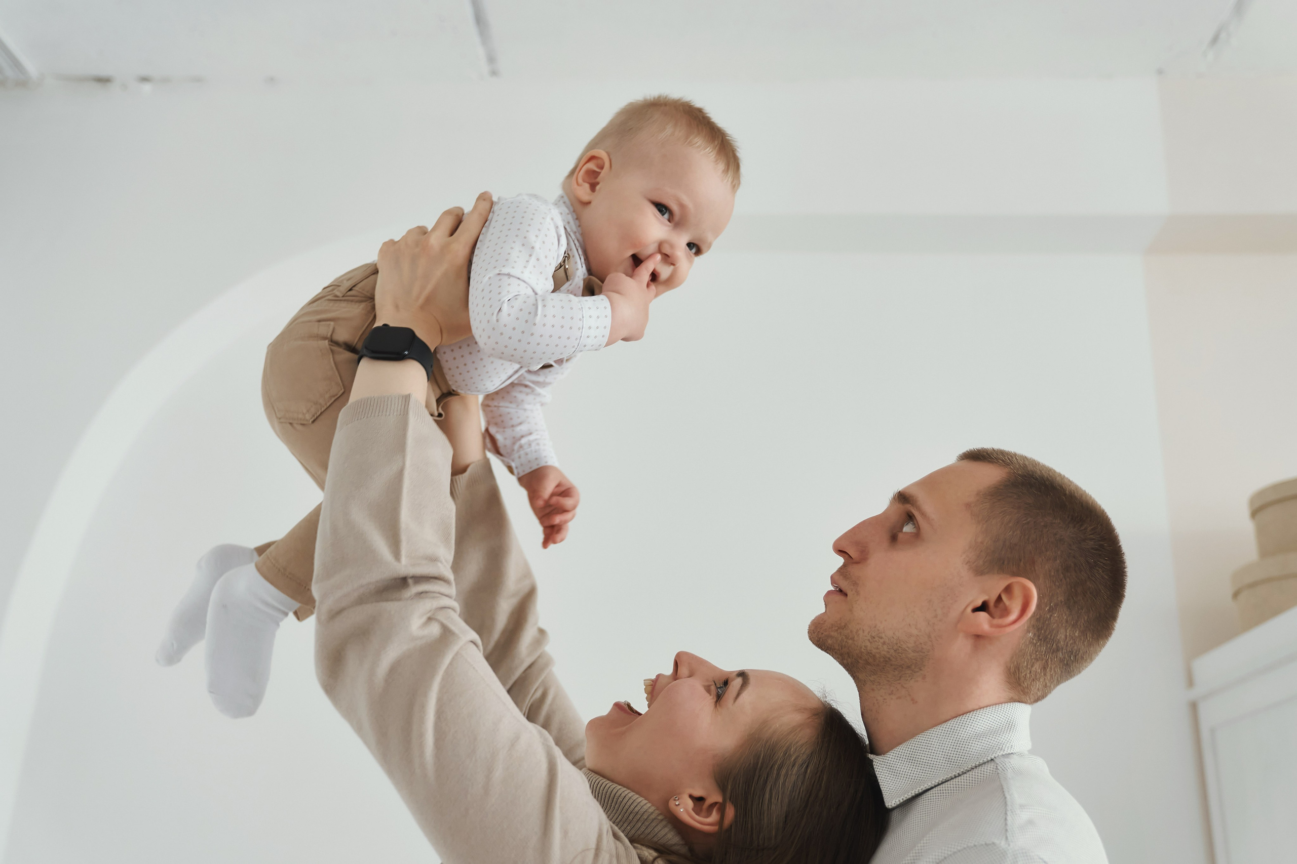 Семейная фотосессия в студии с детьми. Семейный фотограф Евгений Опарин
