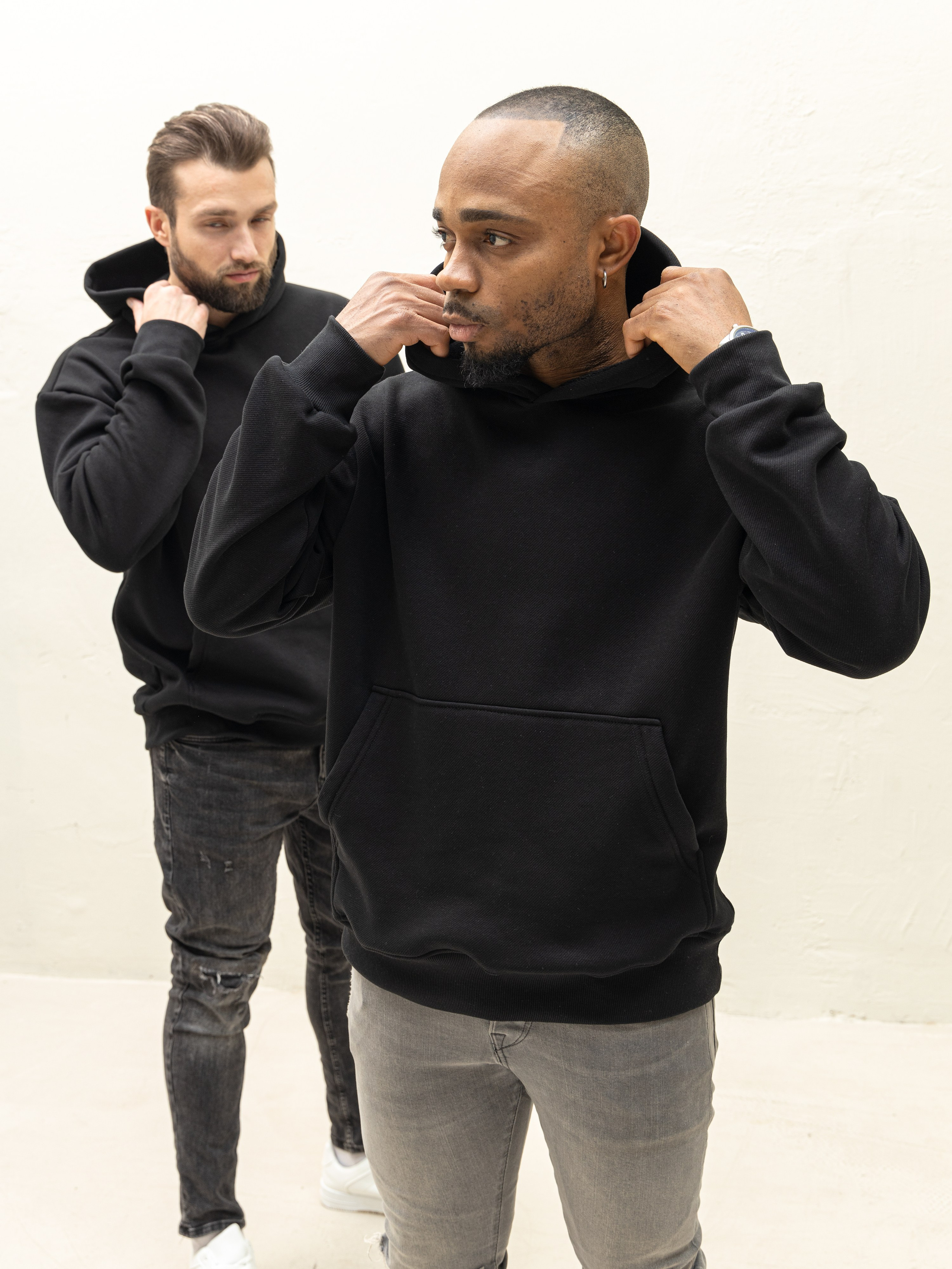 Предметное фото - практичные мужские куртки.