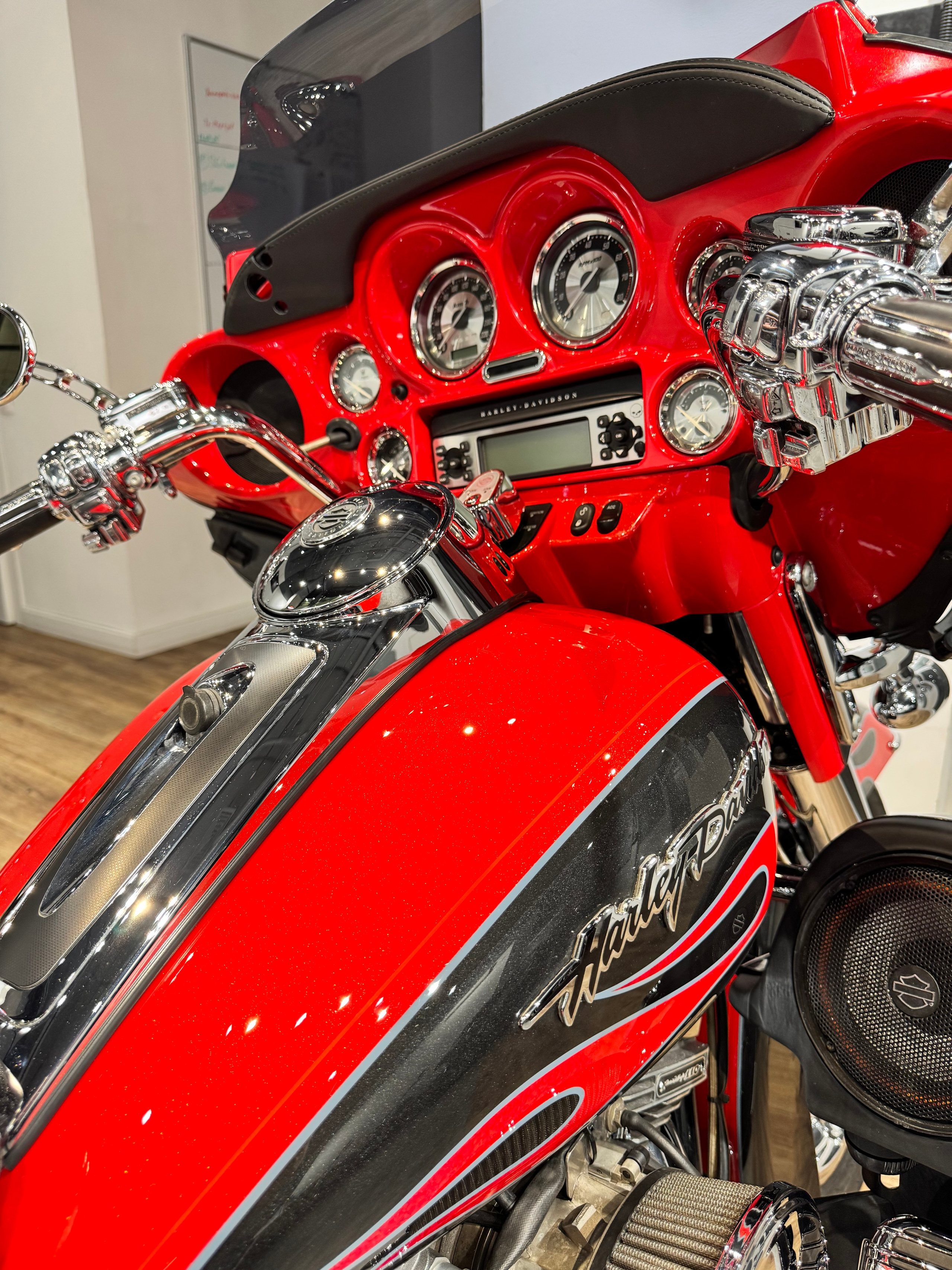 Купить Harley-Davidson 2010 Elеctrа Glidе CVO Limited 110 (Touring) — подробнее на сайте. Hello Davidson, Москва. Только хорошие мотоциклы…