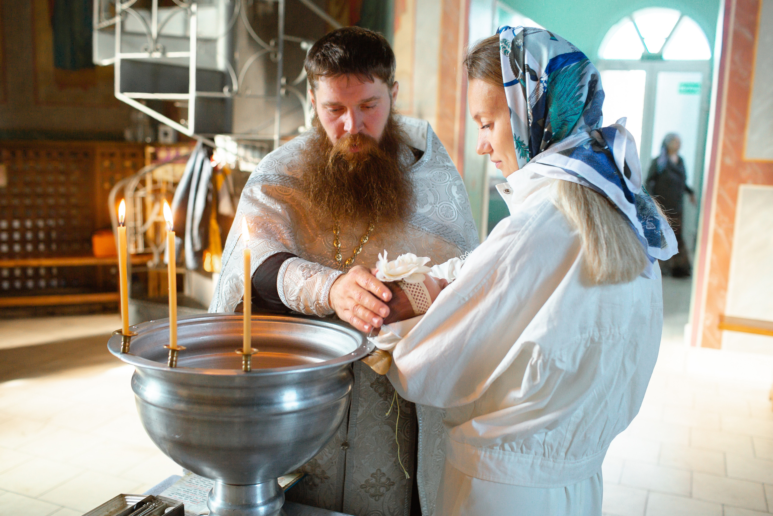 Съёмка крещения. Фотограф Беременности и Новорождённых в Кемерово