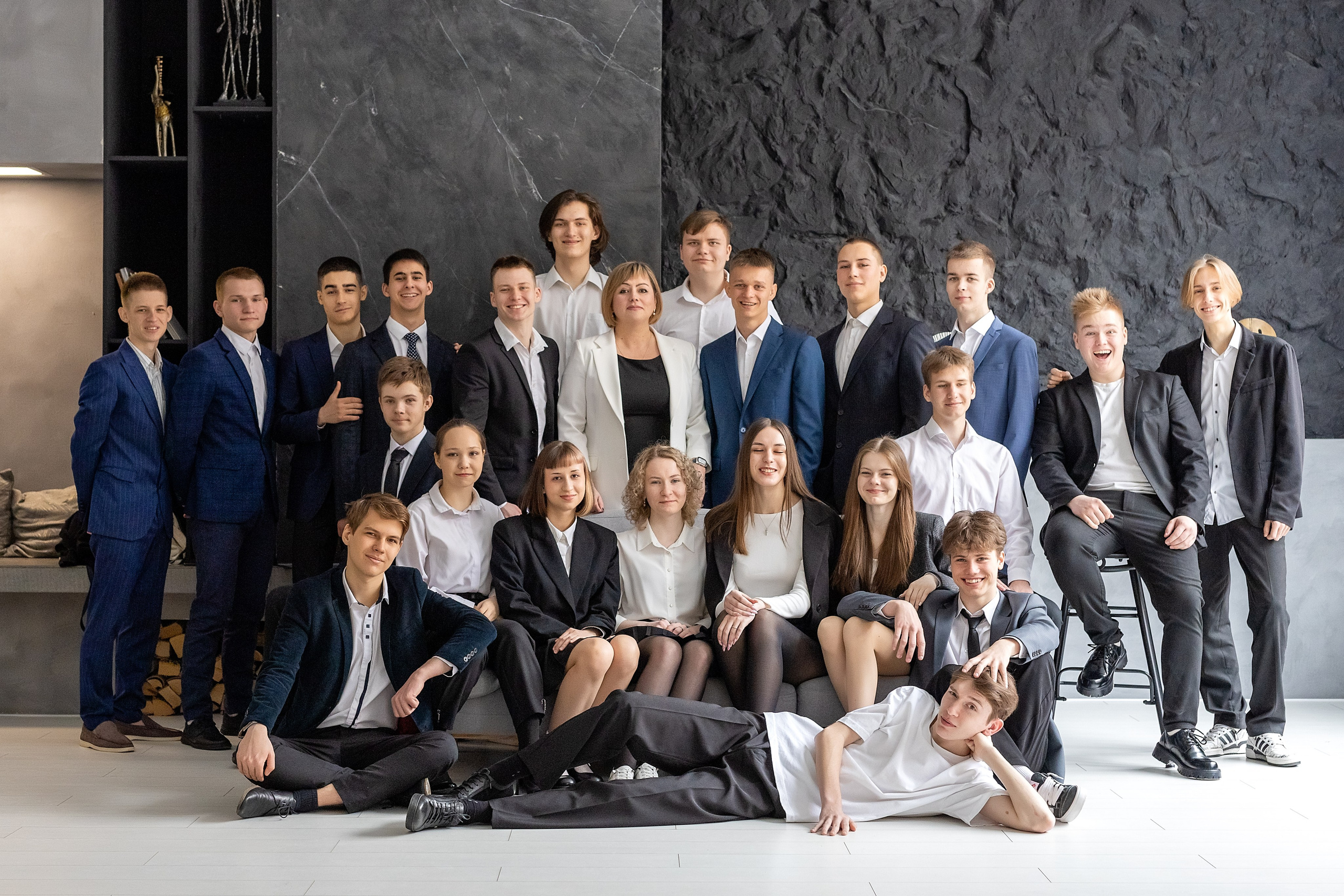 Выпускной альбом Владивосток 11 класс. Стильный выпускной альбом Владивосток фотограф Вероника Мигачева