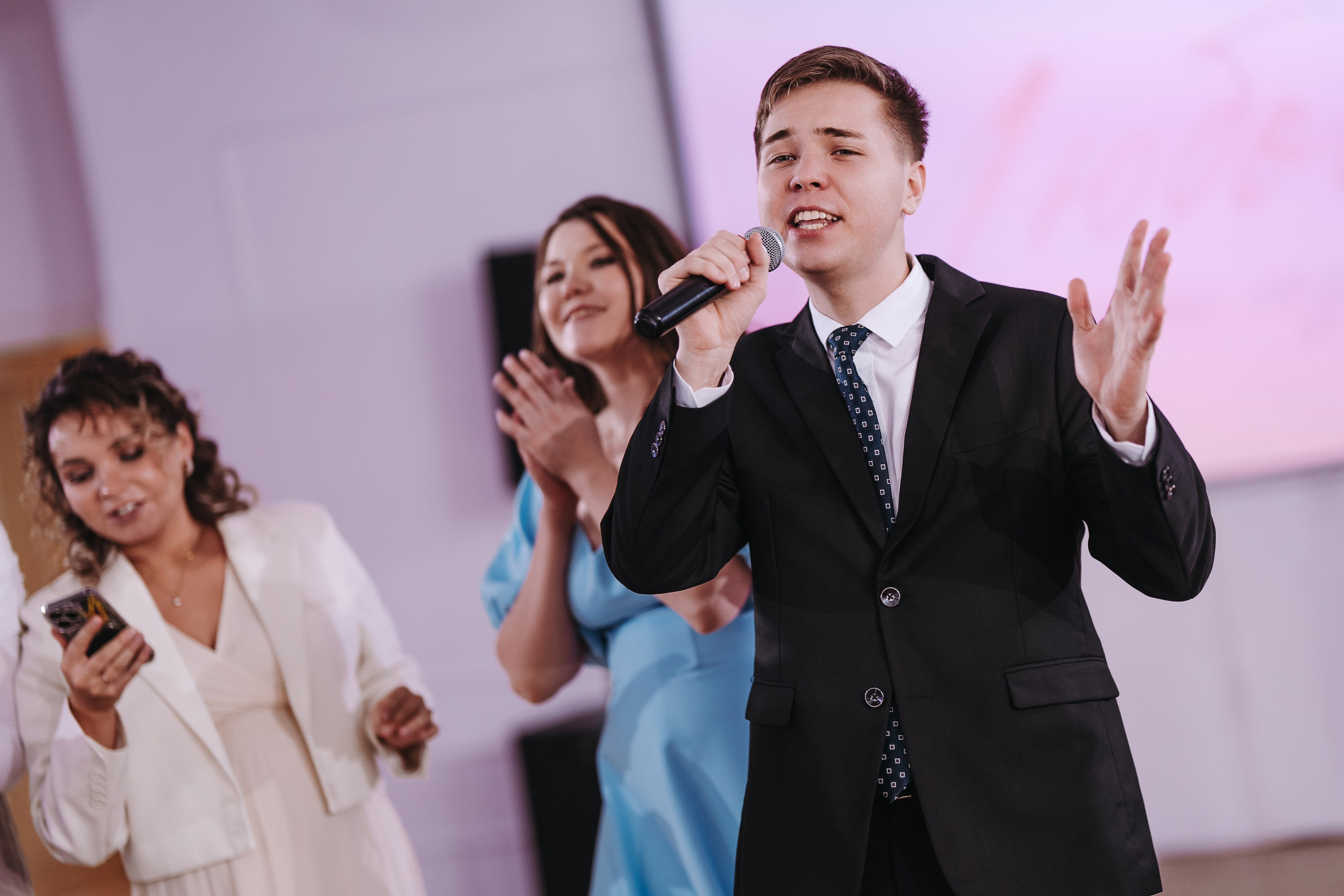 СВАДЕБНЫЙ ФОТОГРАФ УФА, АРТ ХОЛЛ, АЗАТ ГАЙСИН ВЕДУЩИЙ