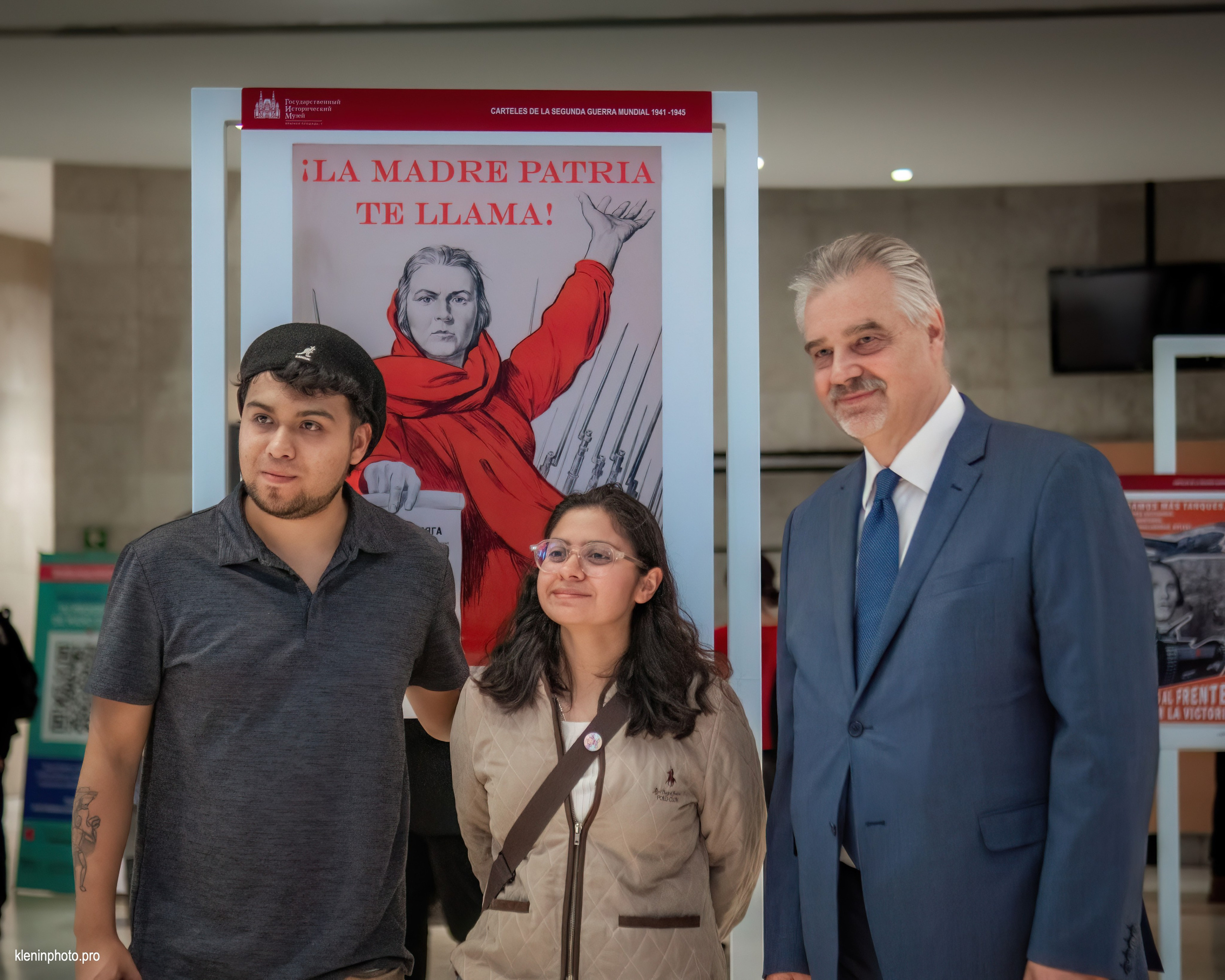 Posters of the Great Patriotic War. CDMX Photography | Alex Klenin| Portrait & Event Photographer