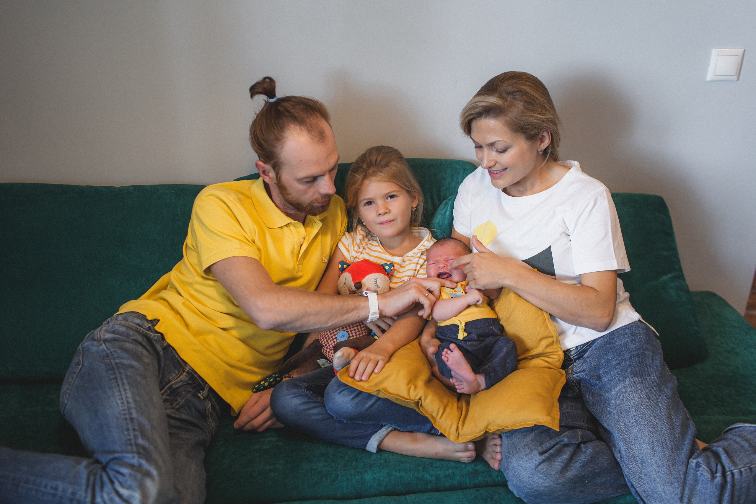 Домашняя семейная съёмка с младенцем. Семейный фотограф в Москве Наталья Чуб, заказать Фотокнигу